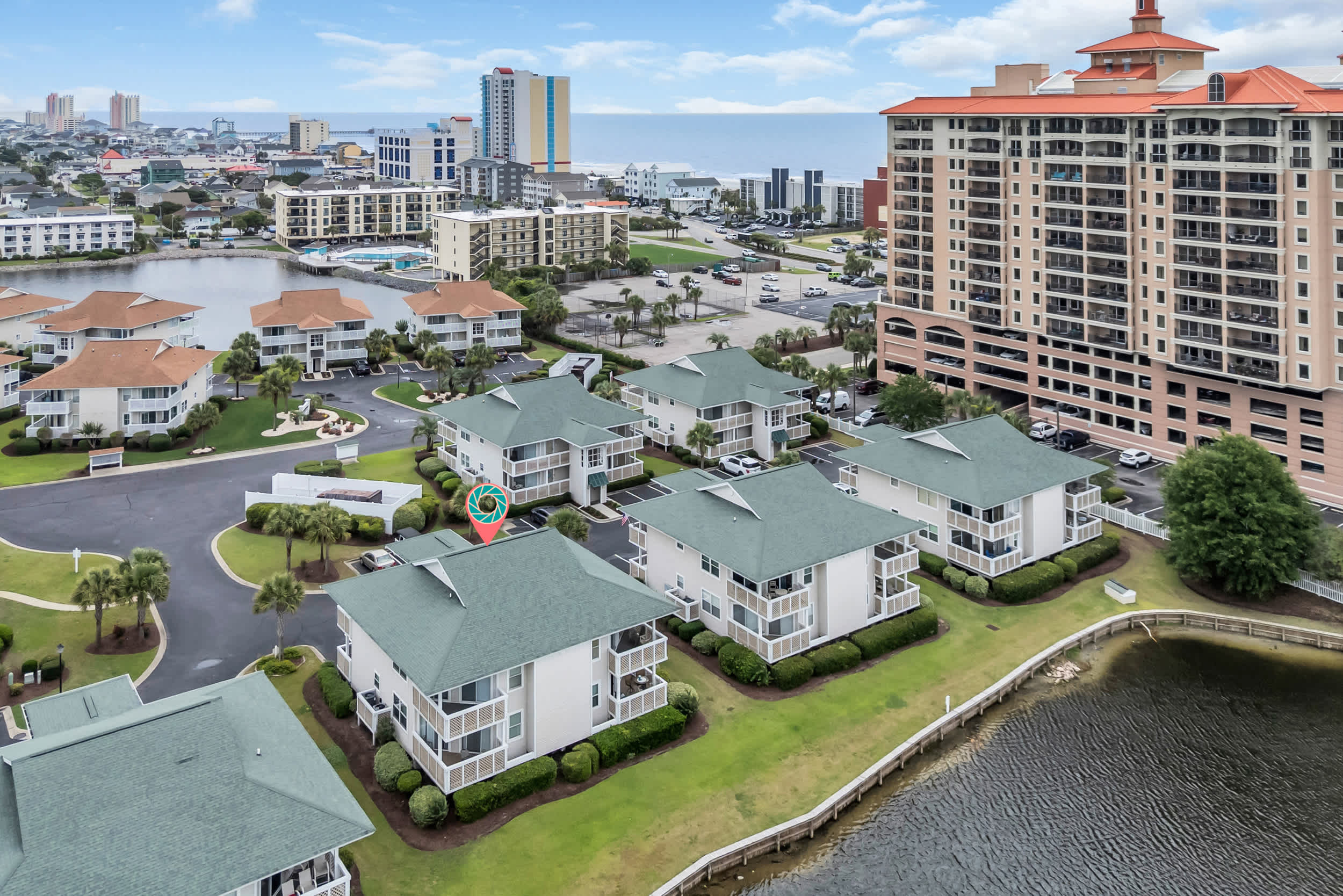 Shorehaven Lakefront & Steps to Beach w Pool