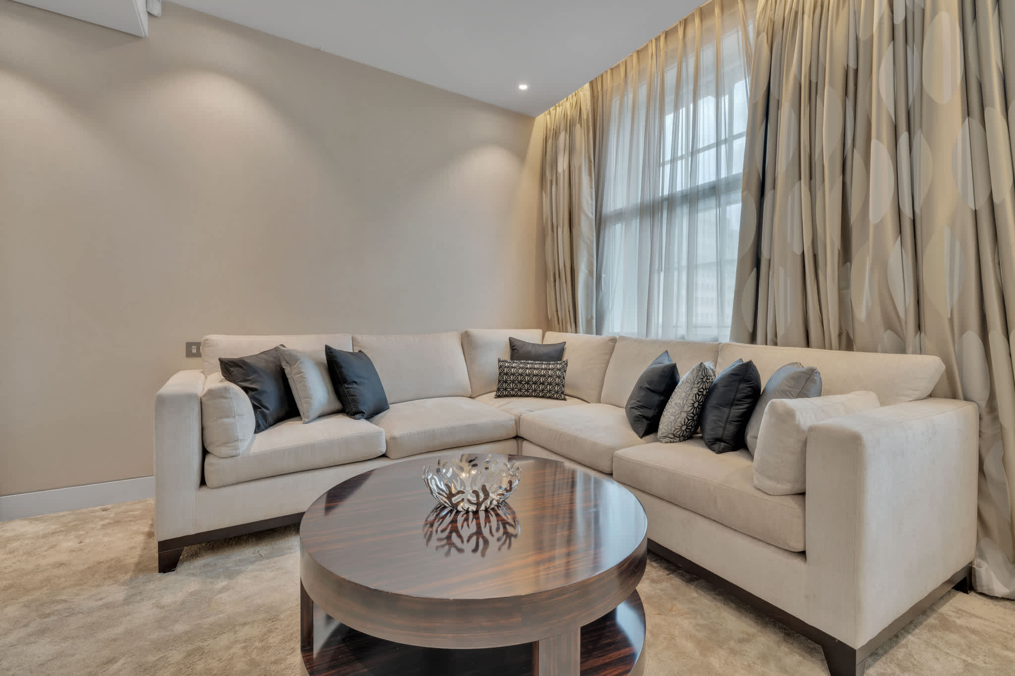 Luxury 3-Beds Apartment Baker street in Baker Street W1U 6SE - Property image 3 - VivreStays