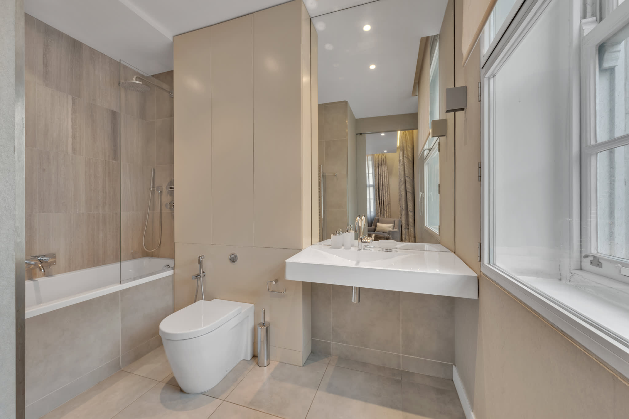 Luxury 3-Beds Apartment Baker street in Baker Street W1U 6SE - Property image 11 - VivreStays