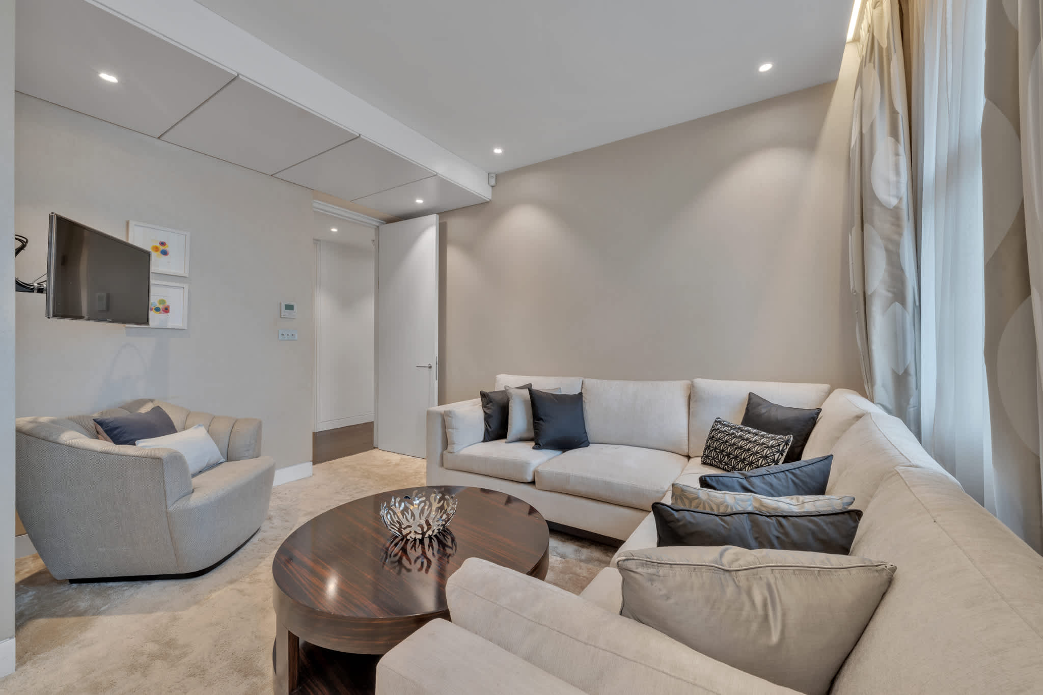 Luxury 3-Beds Apartment Baker street in Baker Street W1U 6SE - Property image 2 - VivreStays