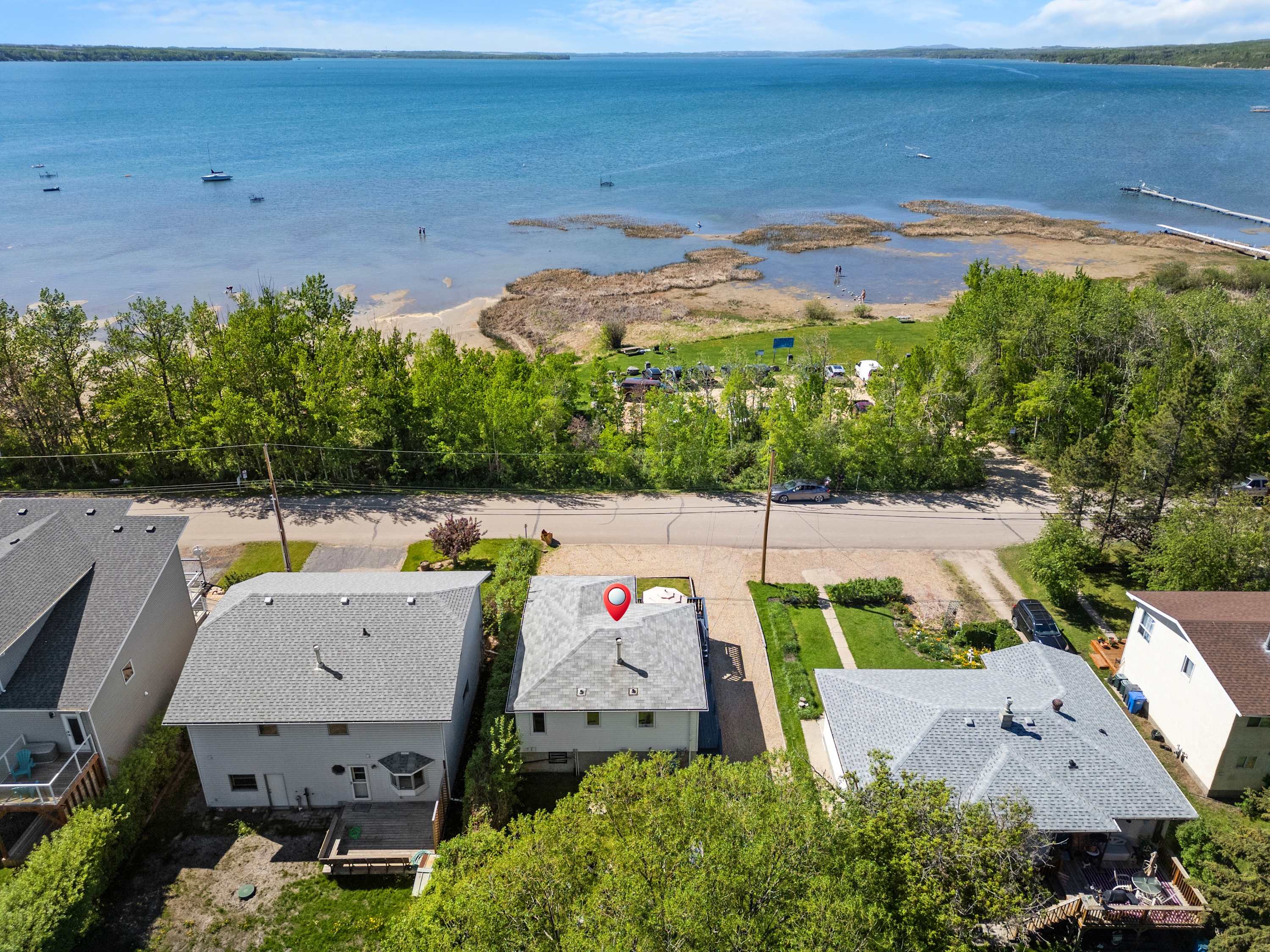 Kinepik Cottage Sunroom with Beach Access — Jarvis Bay, Alberta — vacation rental
