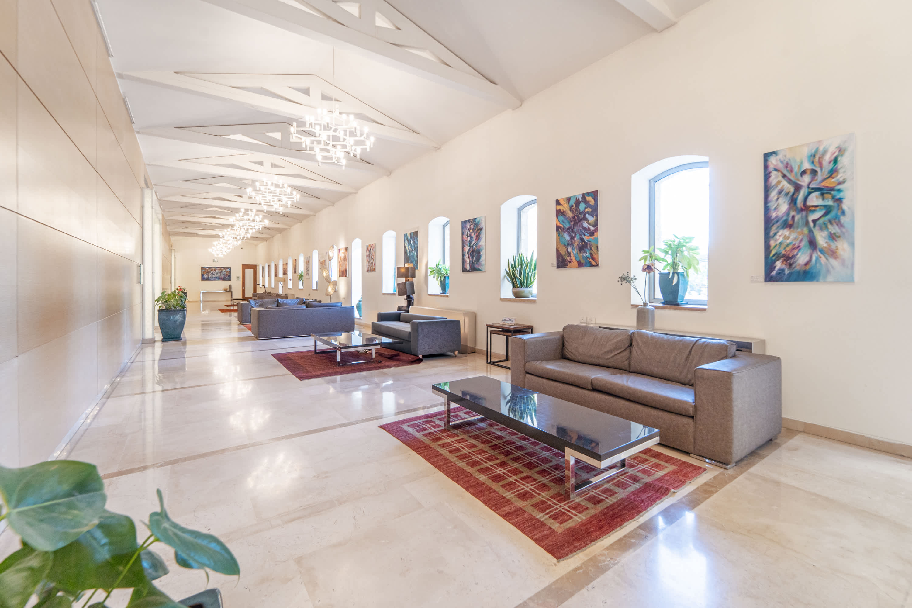 King David Residence: 6BR, Pool, Gym & Family-Friendly! photo 4