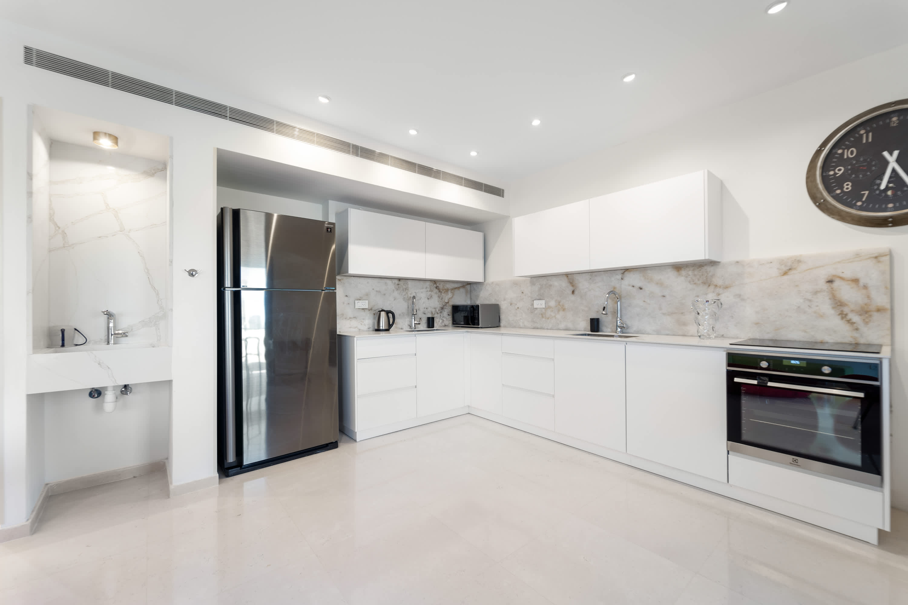 King David Residence: 6BR, Pool, Gym & Family-Friendly! photo 16
