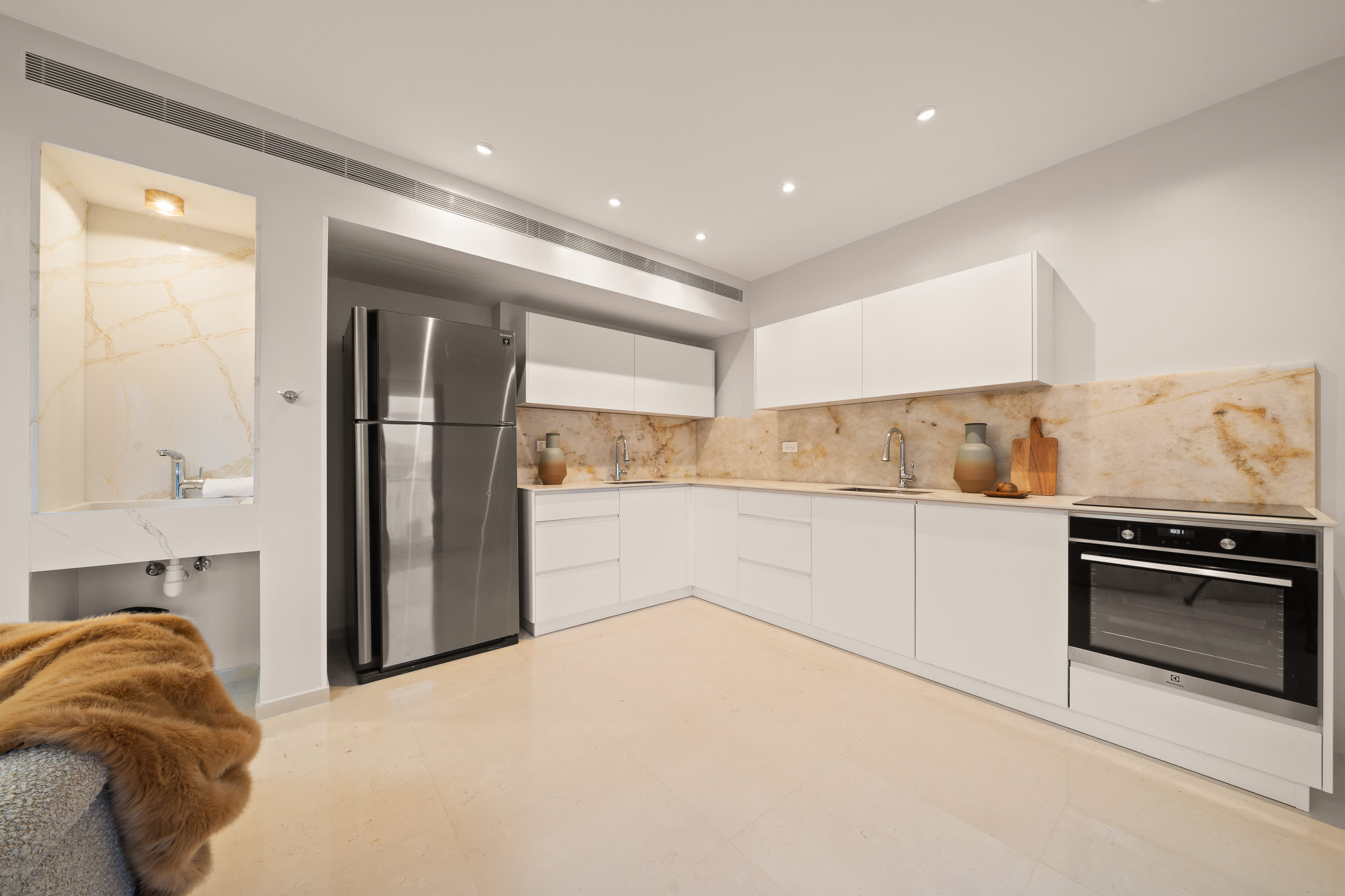 King David Residence: 6BR, Pool, Gym & Family-Friendly! photo 97