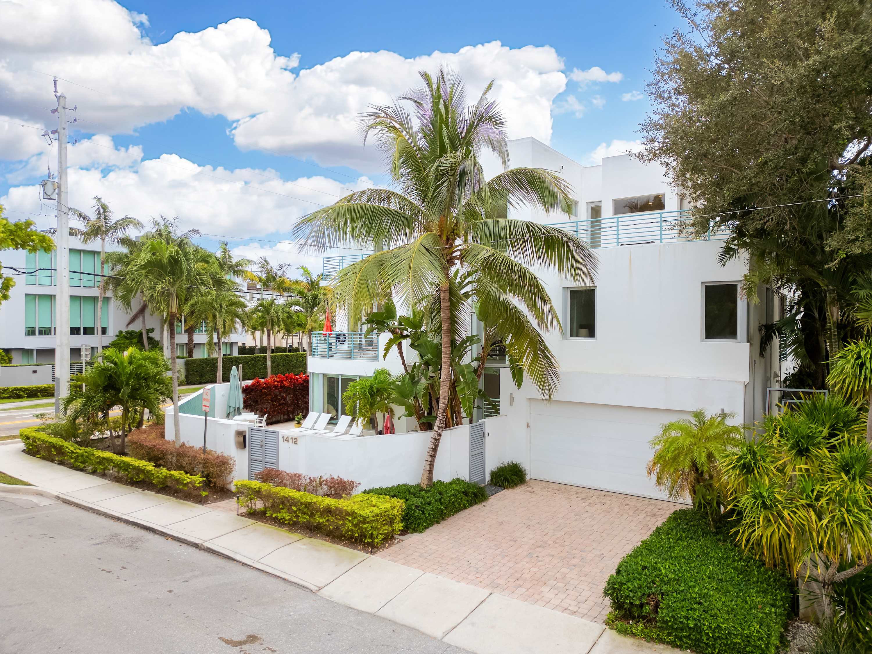 4-Bed + Den with pool in Las Olas, Ft Lauderdale - Picture 2