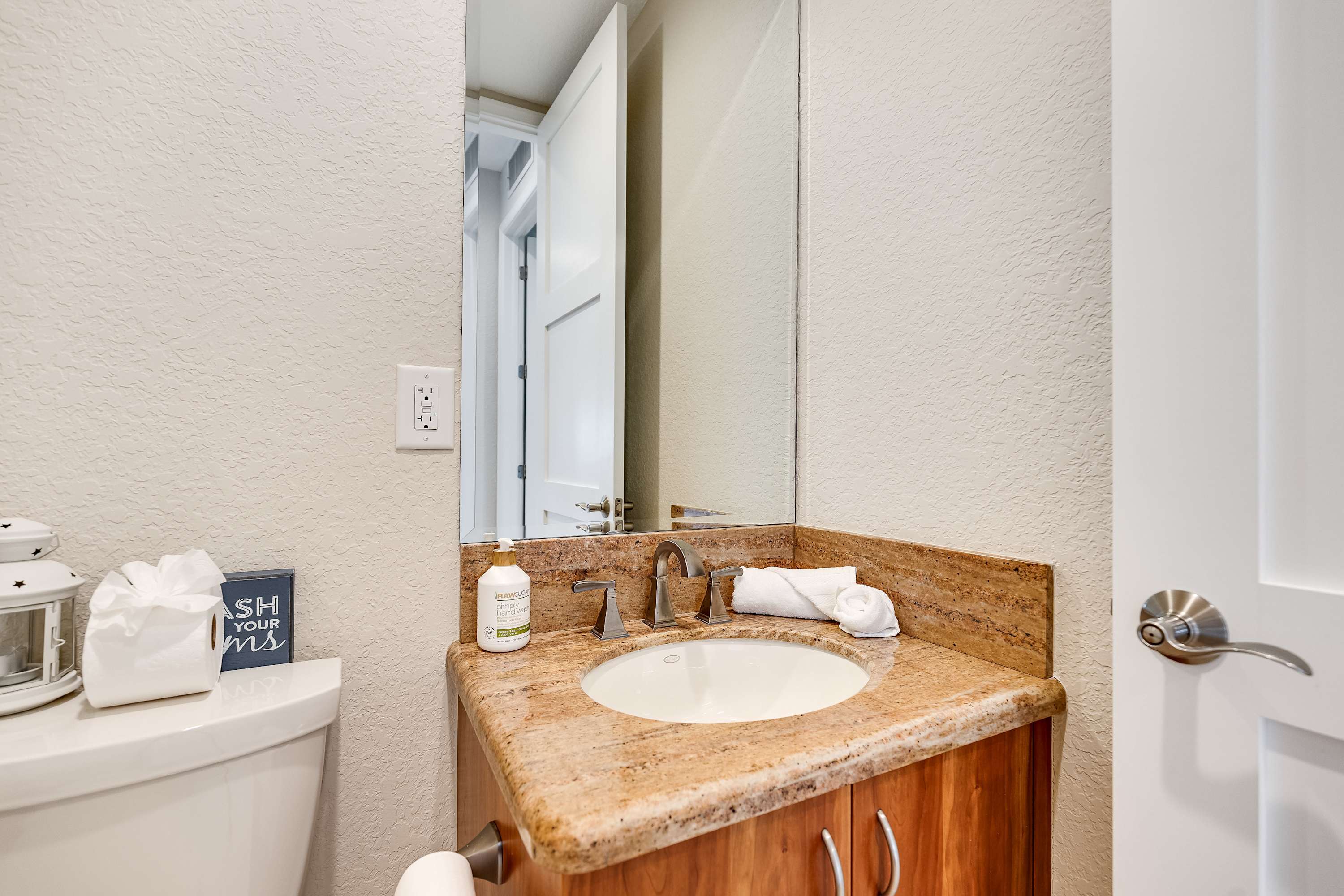 4-Bed + Den with pool in Las Olas, Ft Lauderdale - Picture 32
