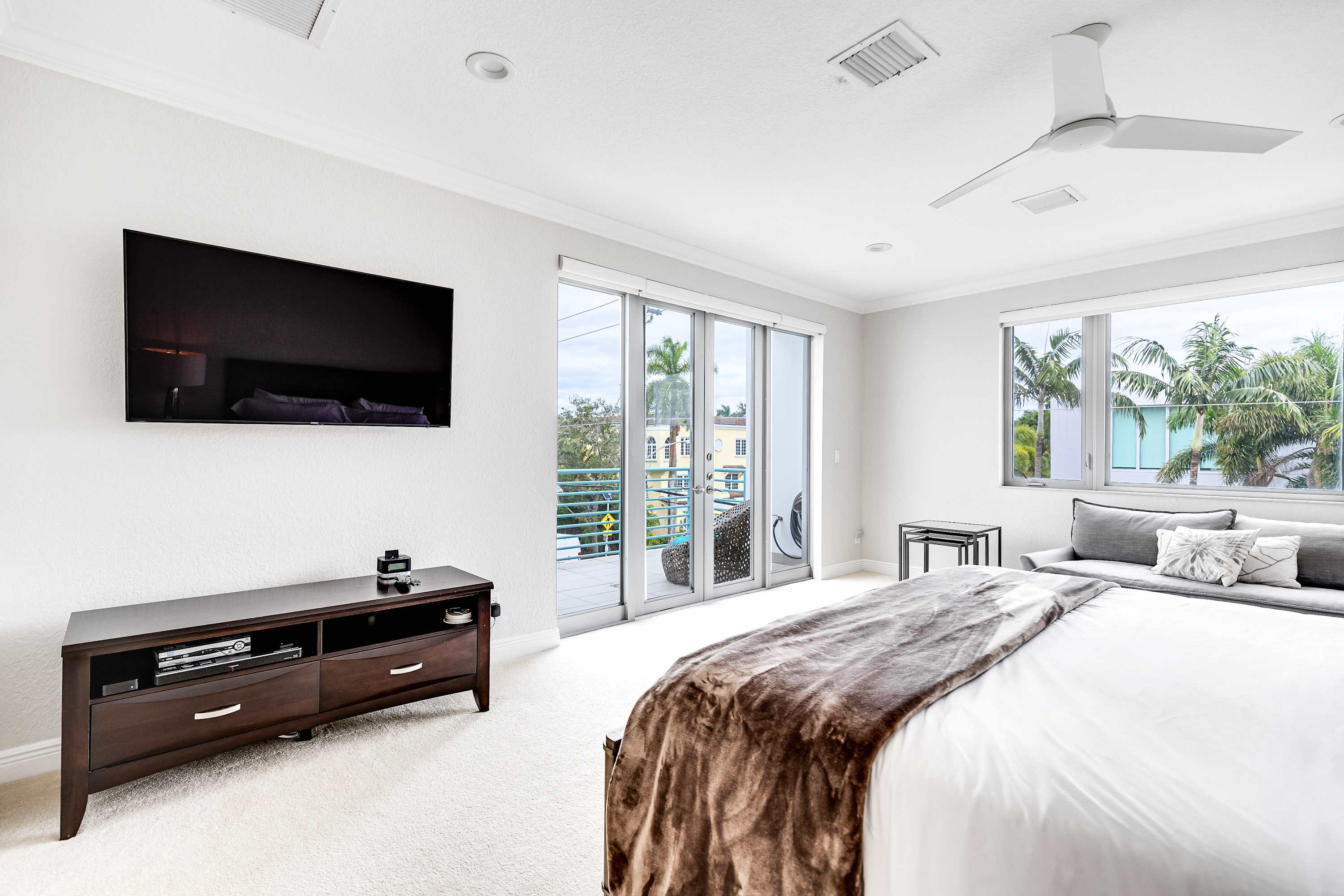 4-Bed + Den with pool in Las Olas, Ft Lauderdale - Picture 39