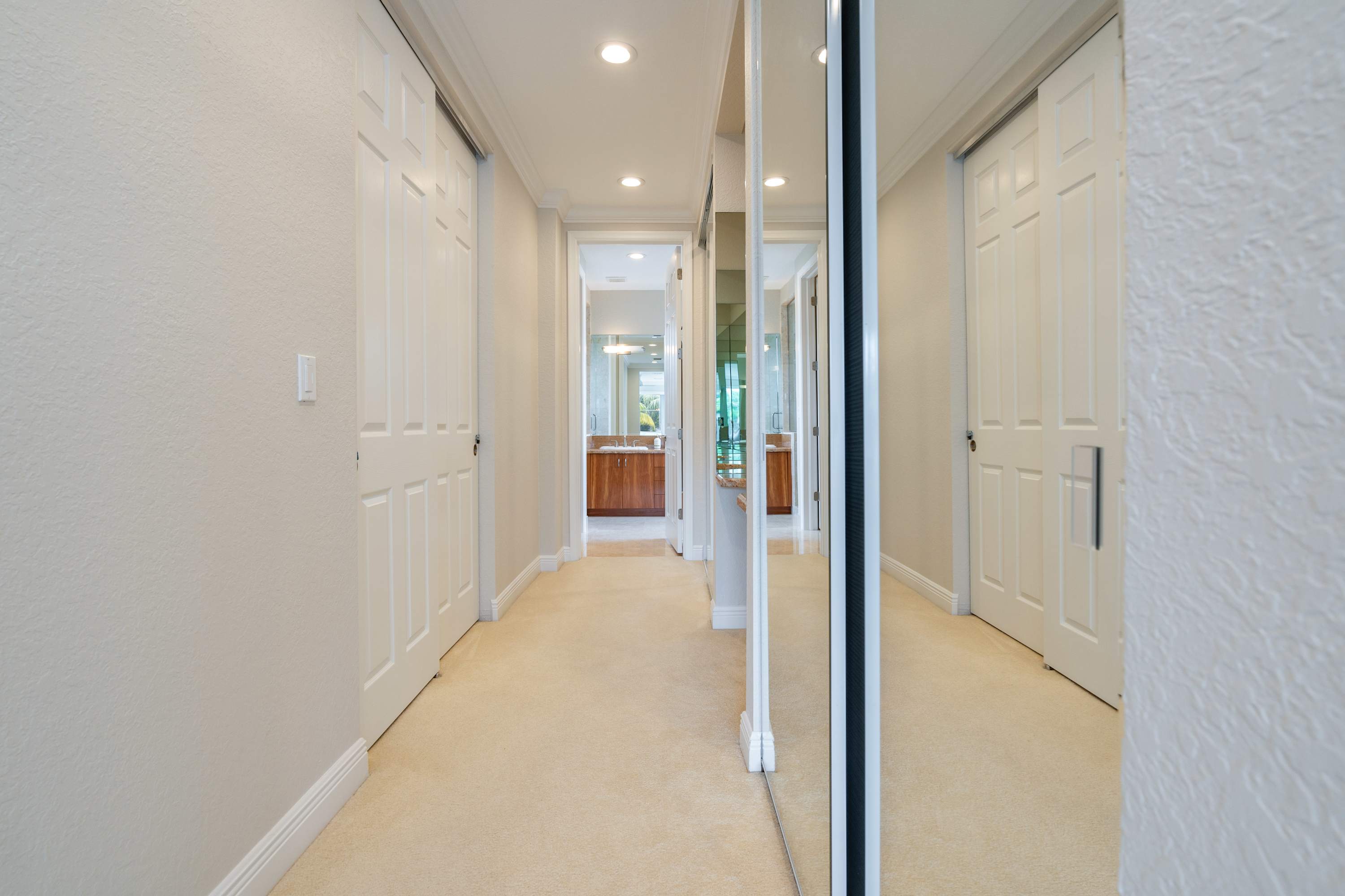 4-Bed + Den with pool in Las Olas, Ft Lauderdale - Picture 43