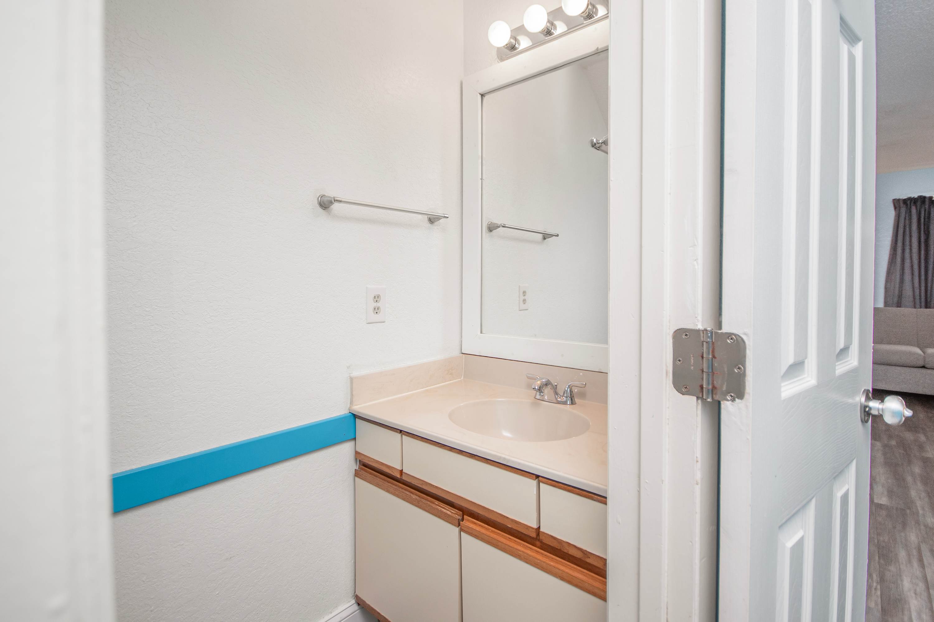 Start your beach day with a bright vanity and fluffy, hotel-style towels.
