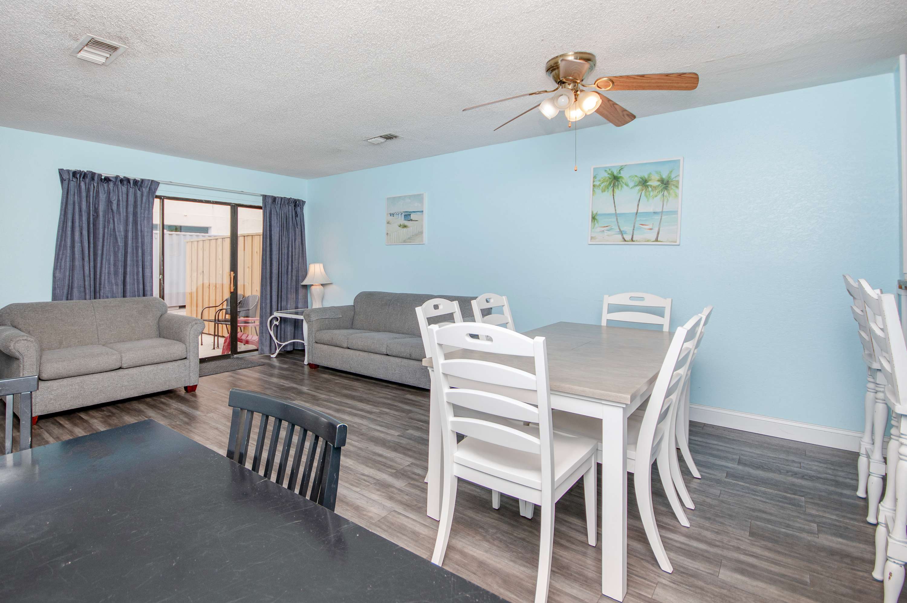 Whether it’s coffee in the morning or wine at night, this space is just right.

