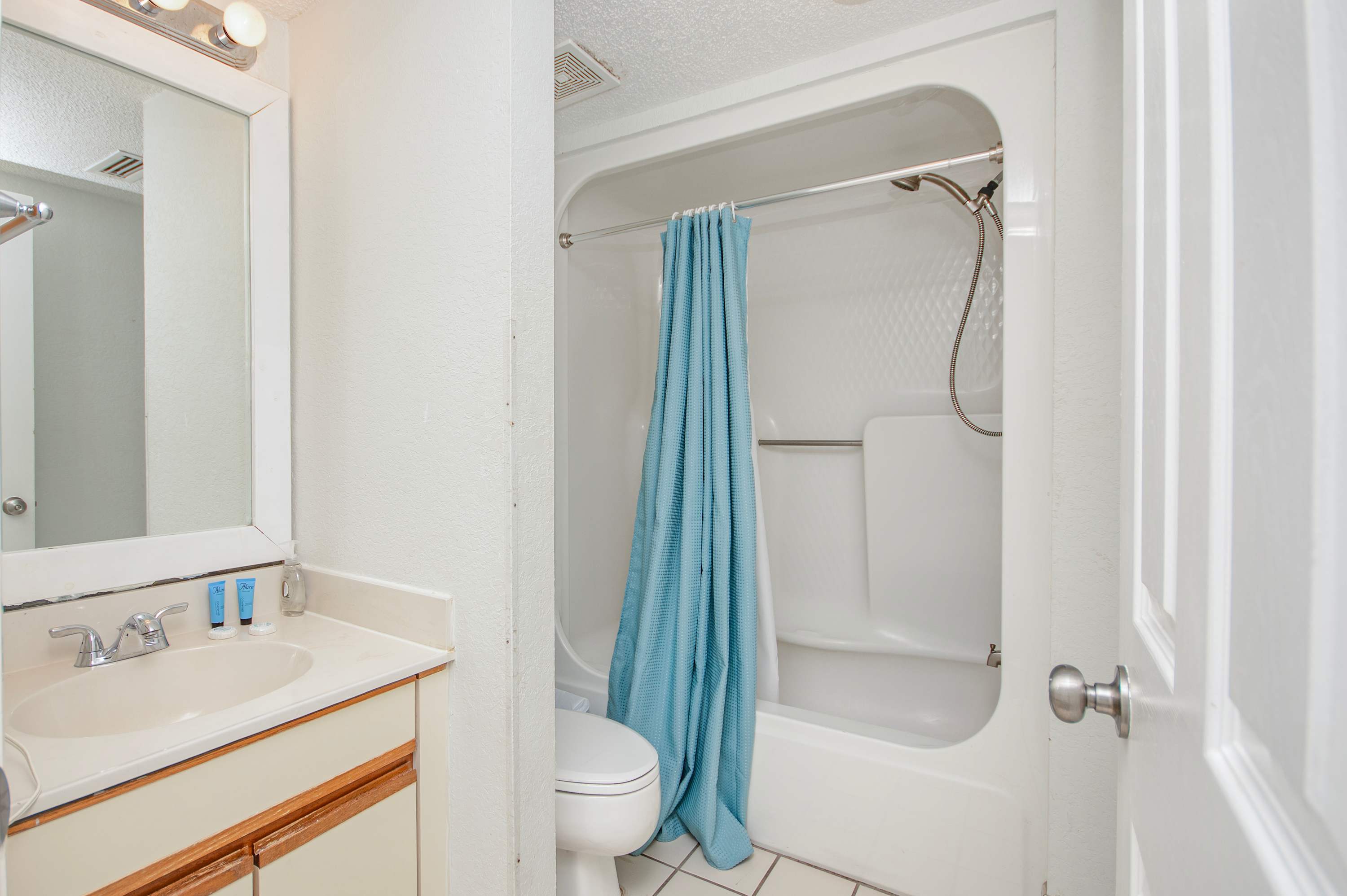 Clean, crisp, and refreshingly modern—everything you want in a vacation bathroom.
