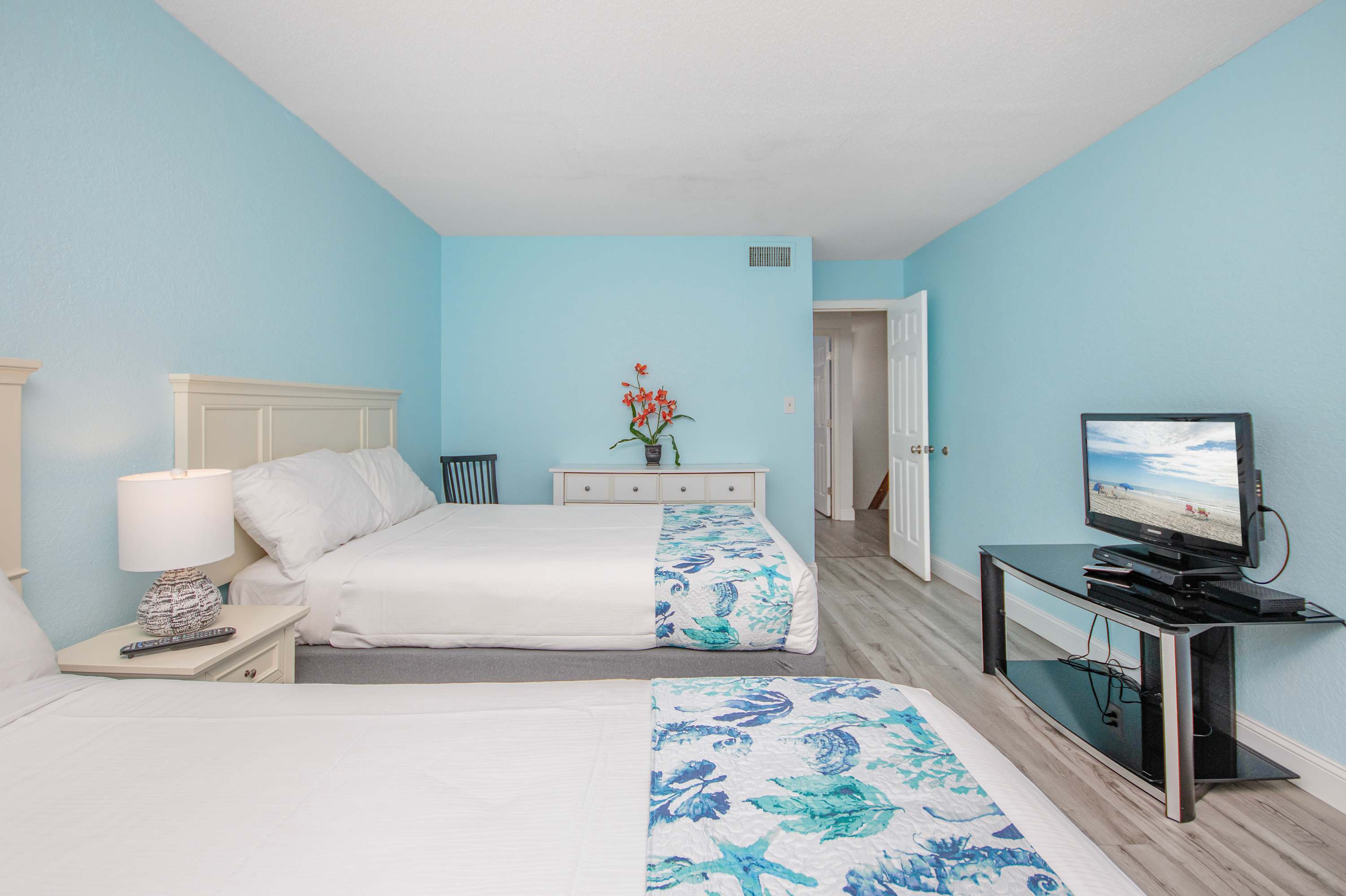 The ideal end to your Myrtle Beach day—curl up with your favorite show in bed.
