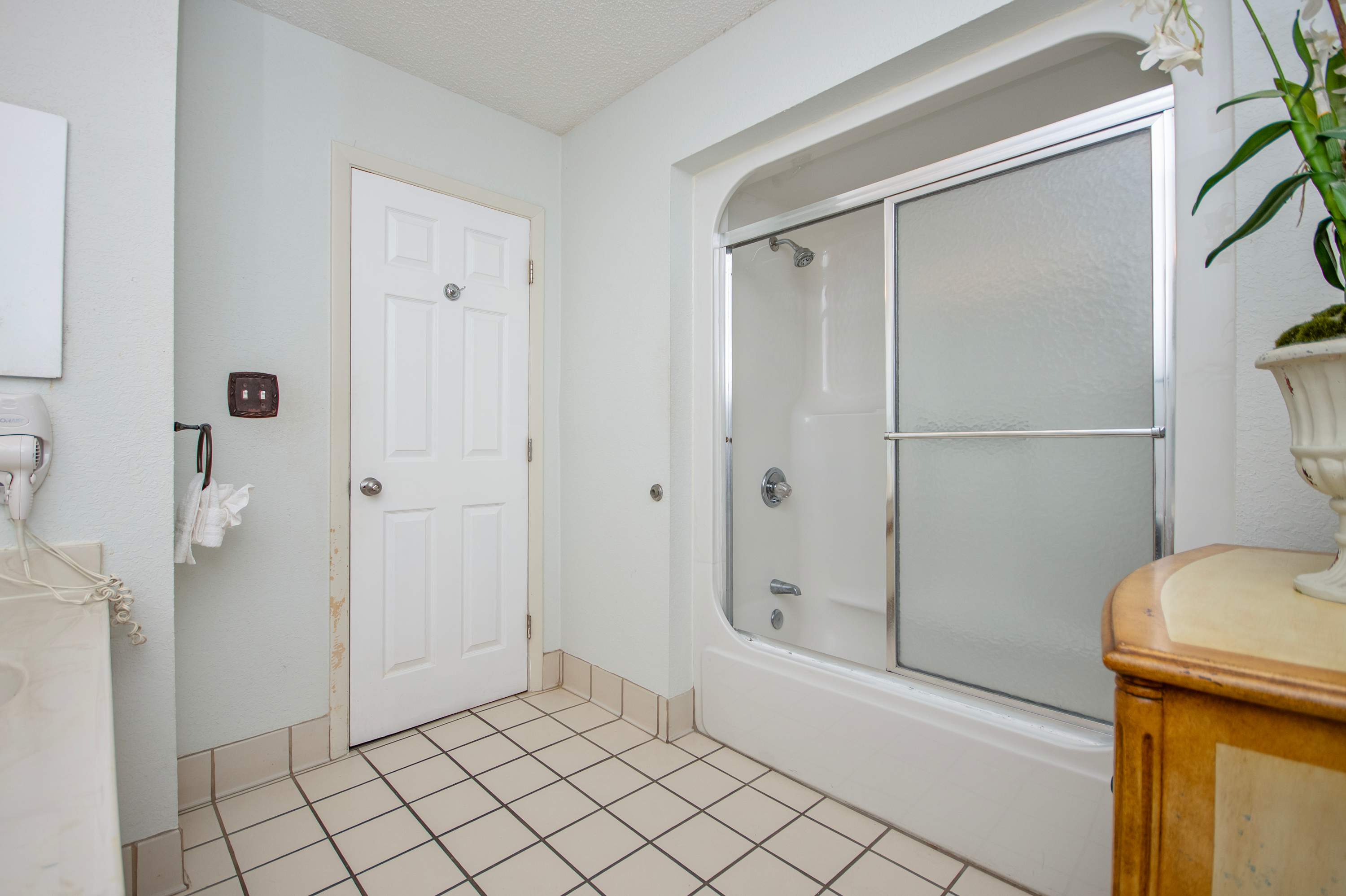 Recharge in this bright, beach-inspired bathroom with all the comforts of home.
