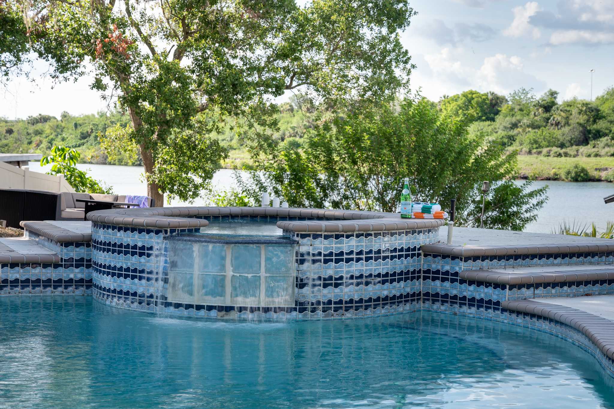Your personal oasis: relaxing spa with a beautiful water backdrop.
