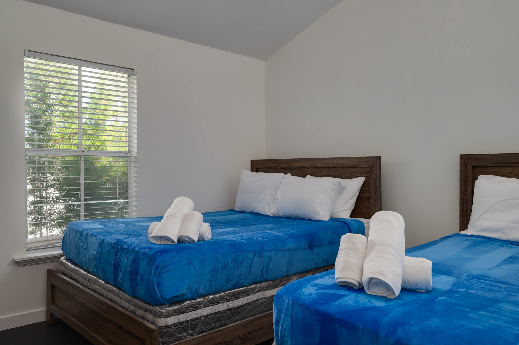 Luxury home w/patio & firepit