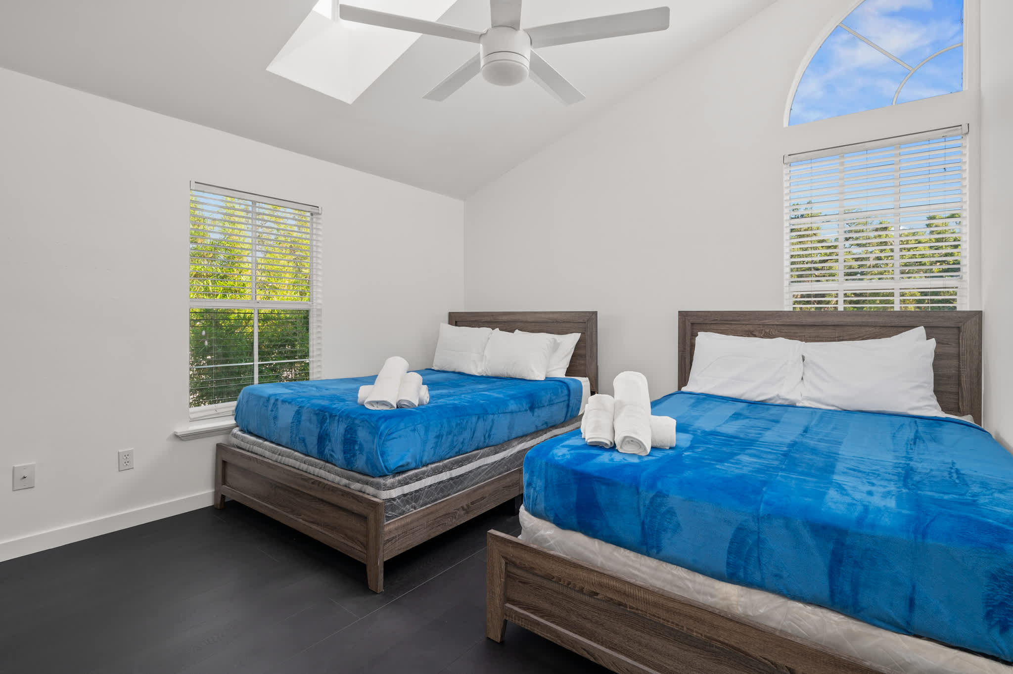 Luxury home w/patio & firepit