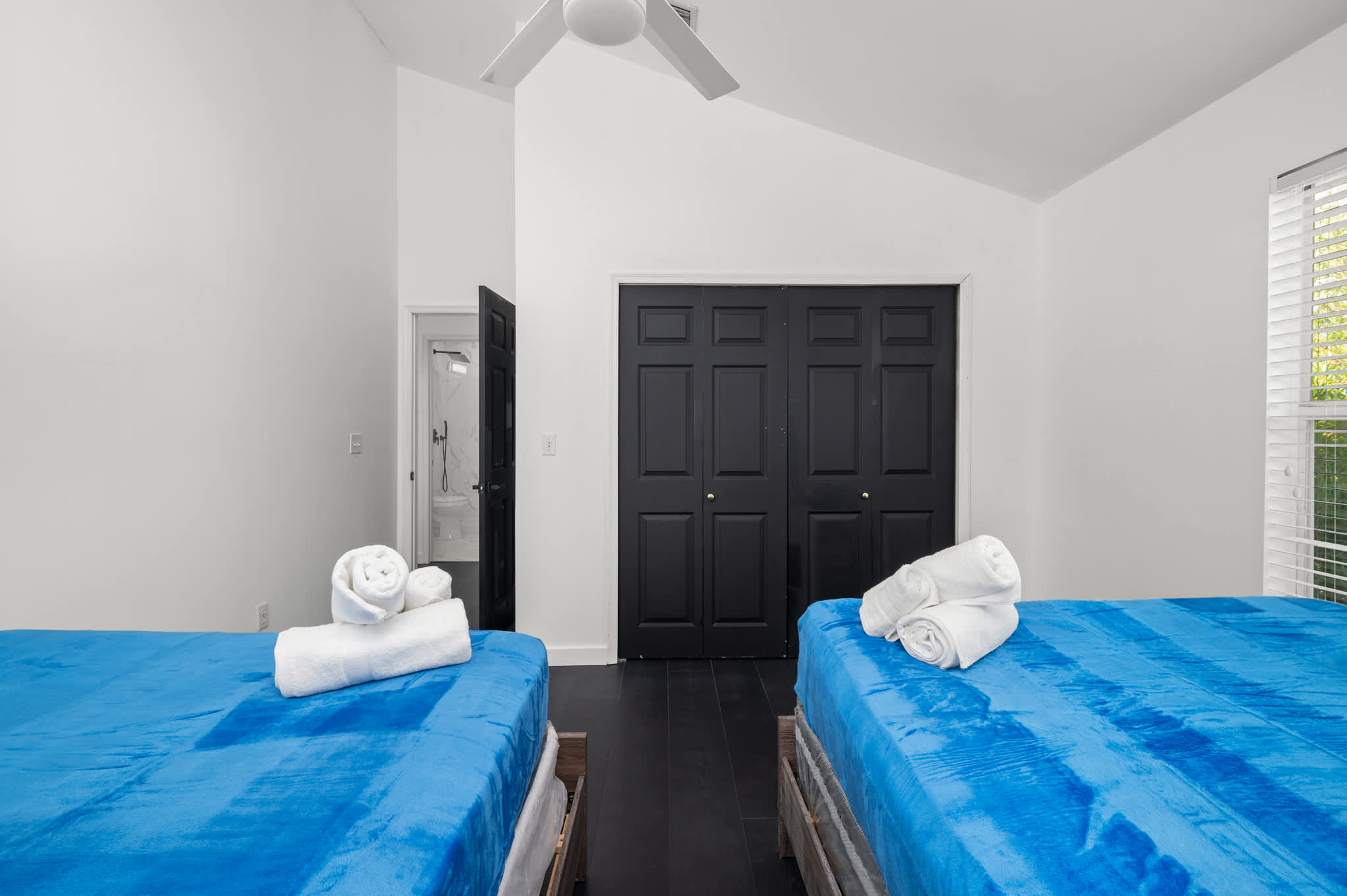 Luxury home w/patio & firepit