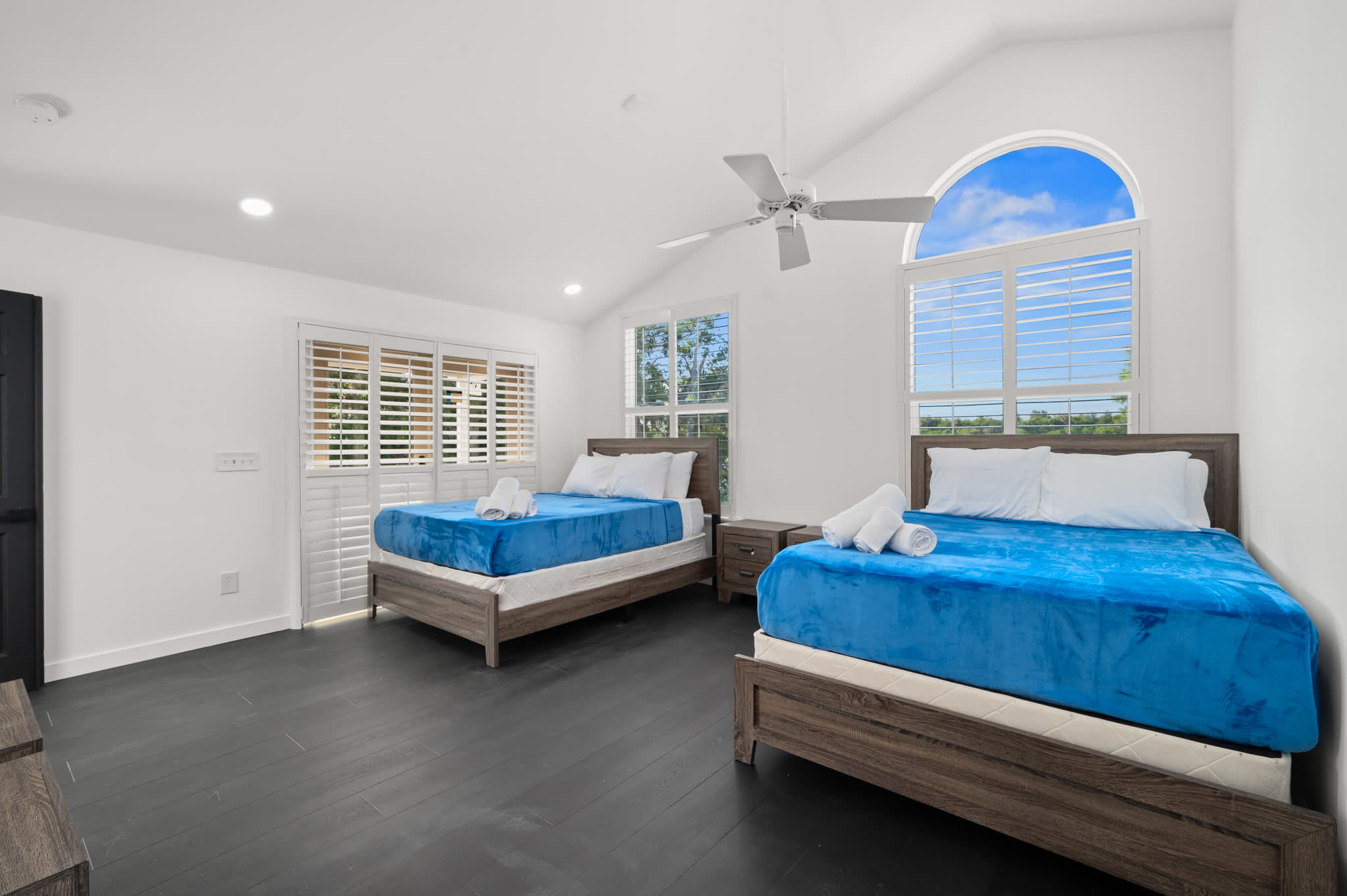 Luxury home w/patio & firepit