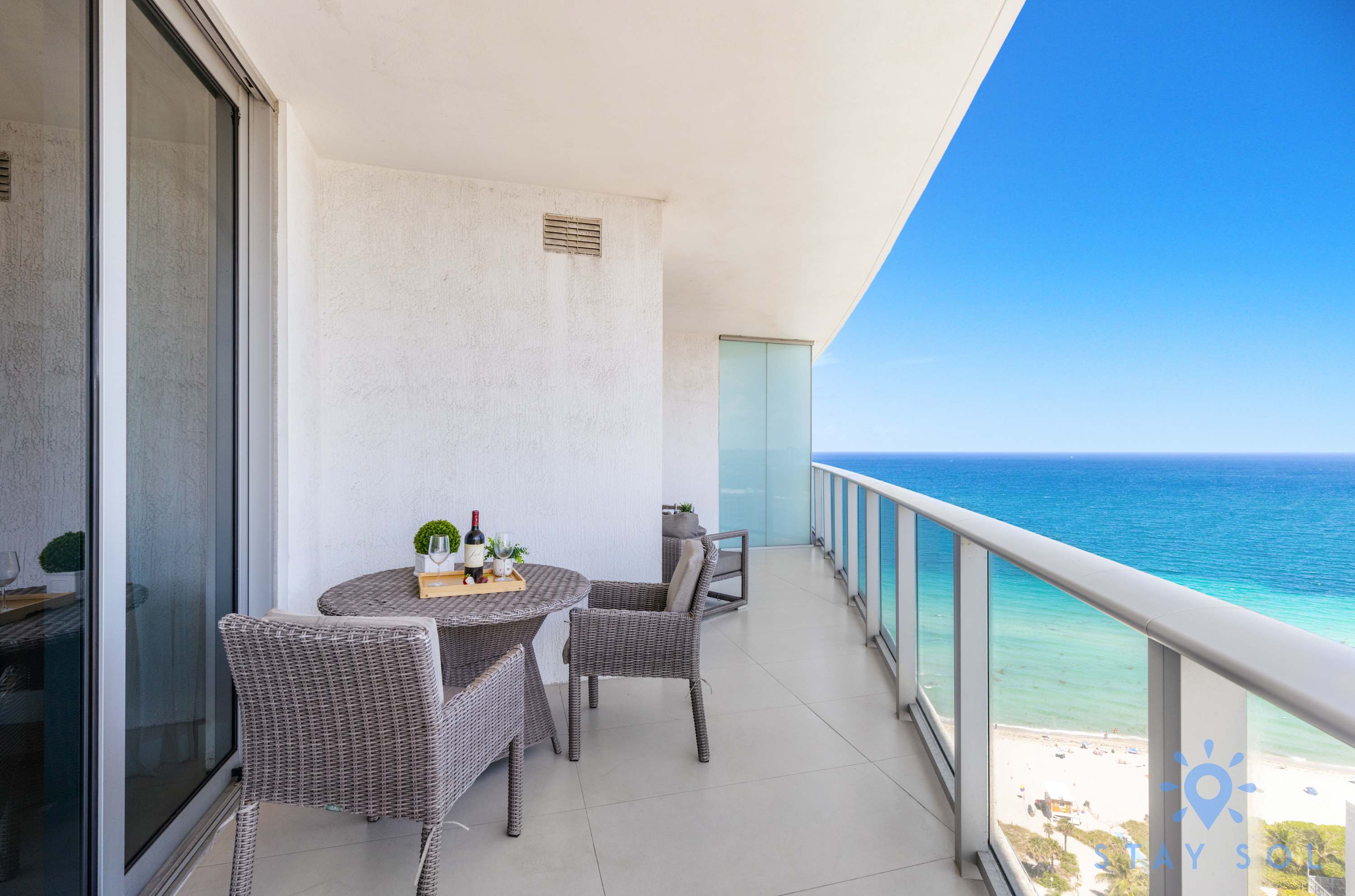 Rooftop Pool –Oceanview Balcony| Beachfront Resort