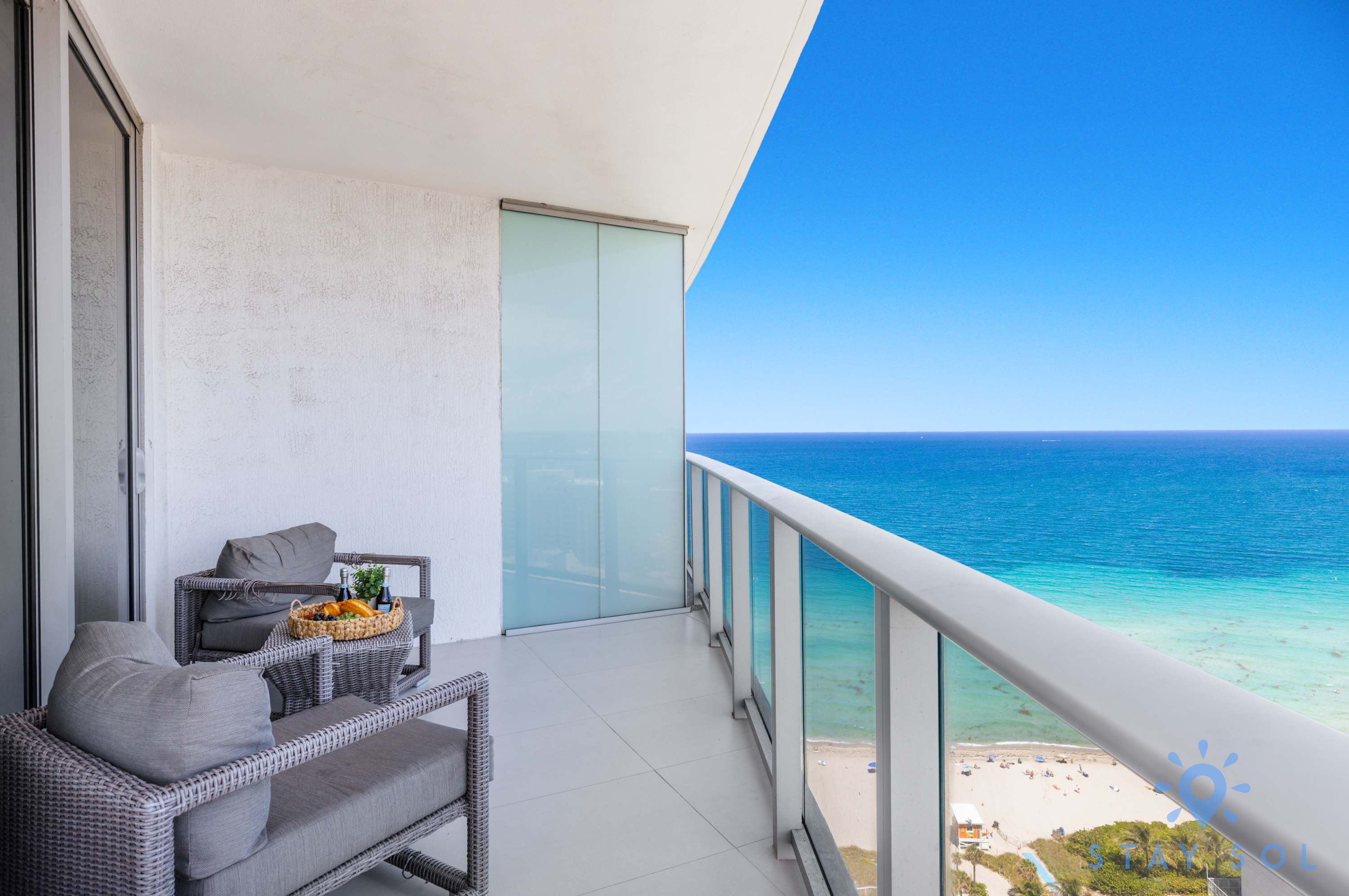 Rooftop Pool –Oceanview Balcony| Beachfront Resort