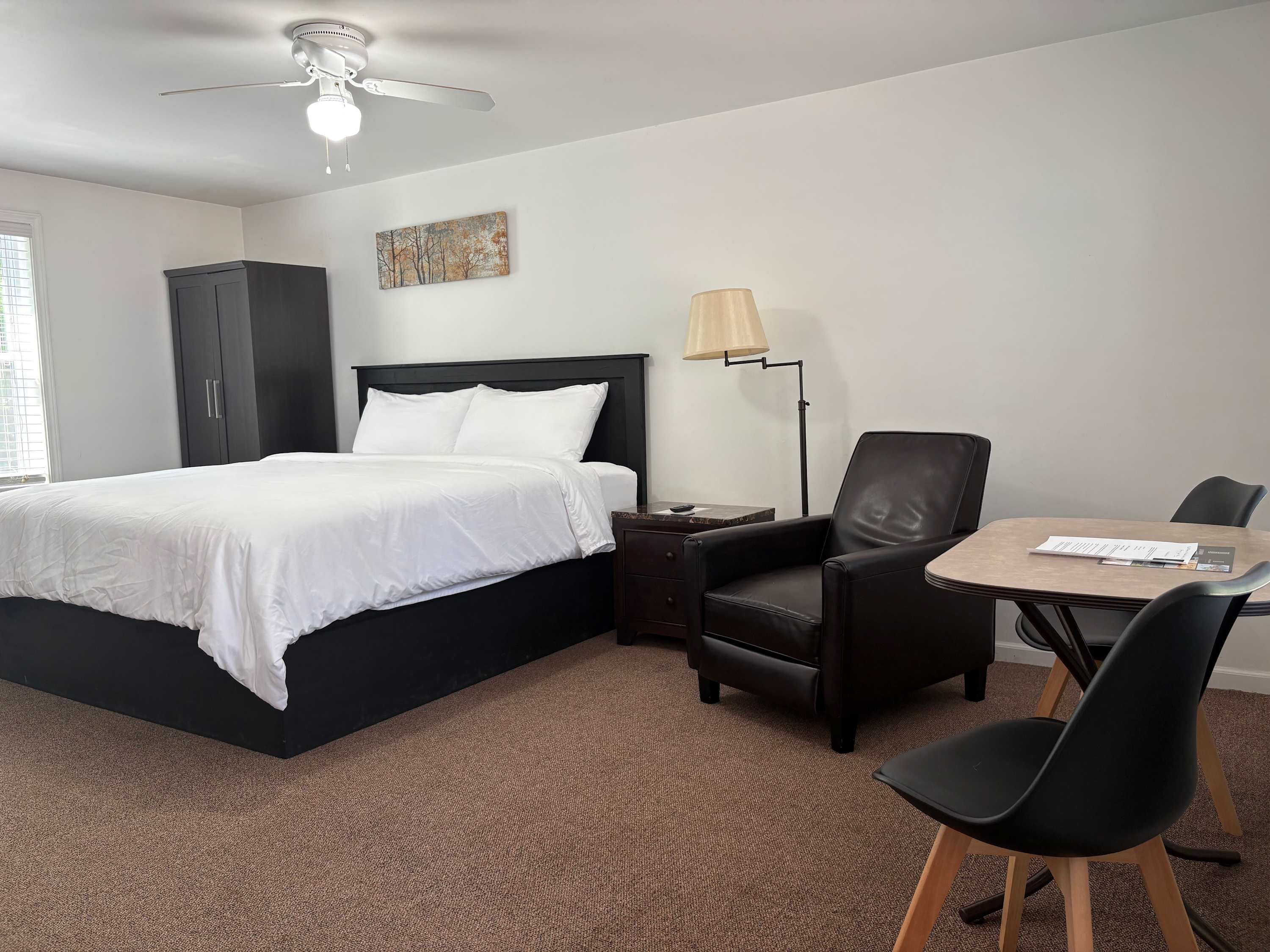 Room 7 at Inlands Lake Motel, Indian River, MI — Indian River, MI — vacation rental