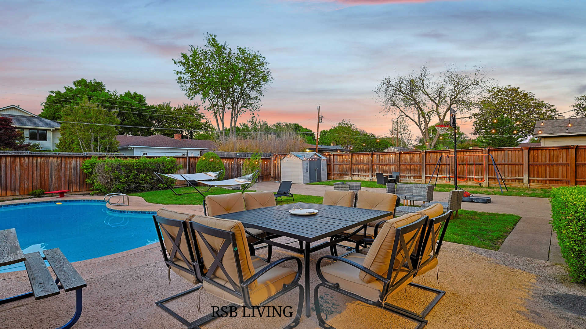 Spectacular 6BR 2.5B Home with Pool