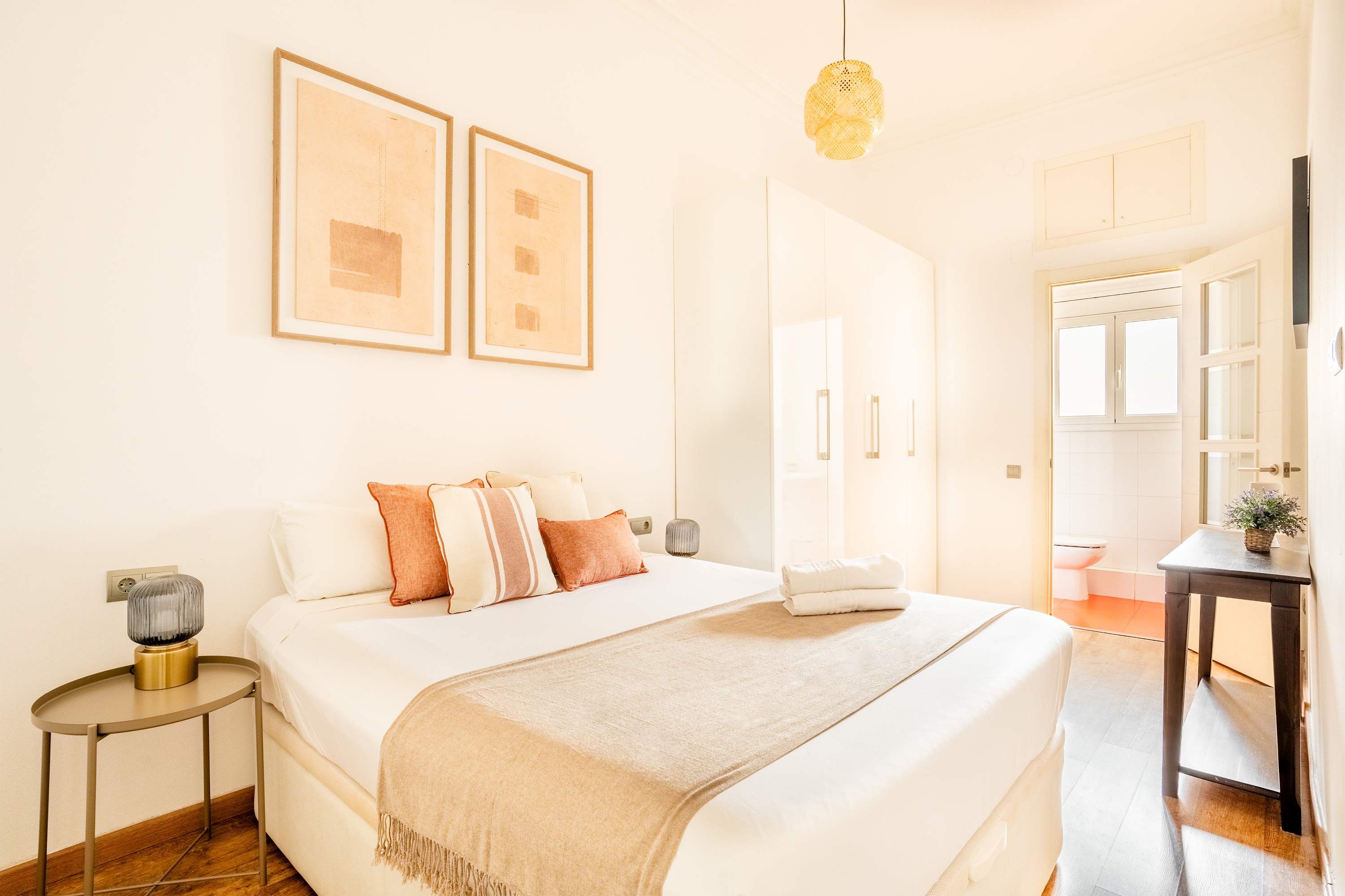 Pl Universitat Bright and cozy 2BD - 2BTH — Barcelona, Catalunya — vacation rental