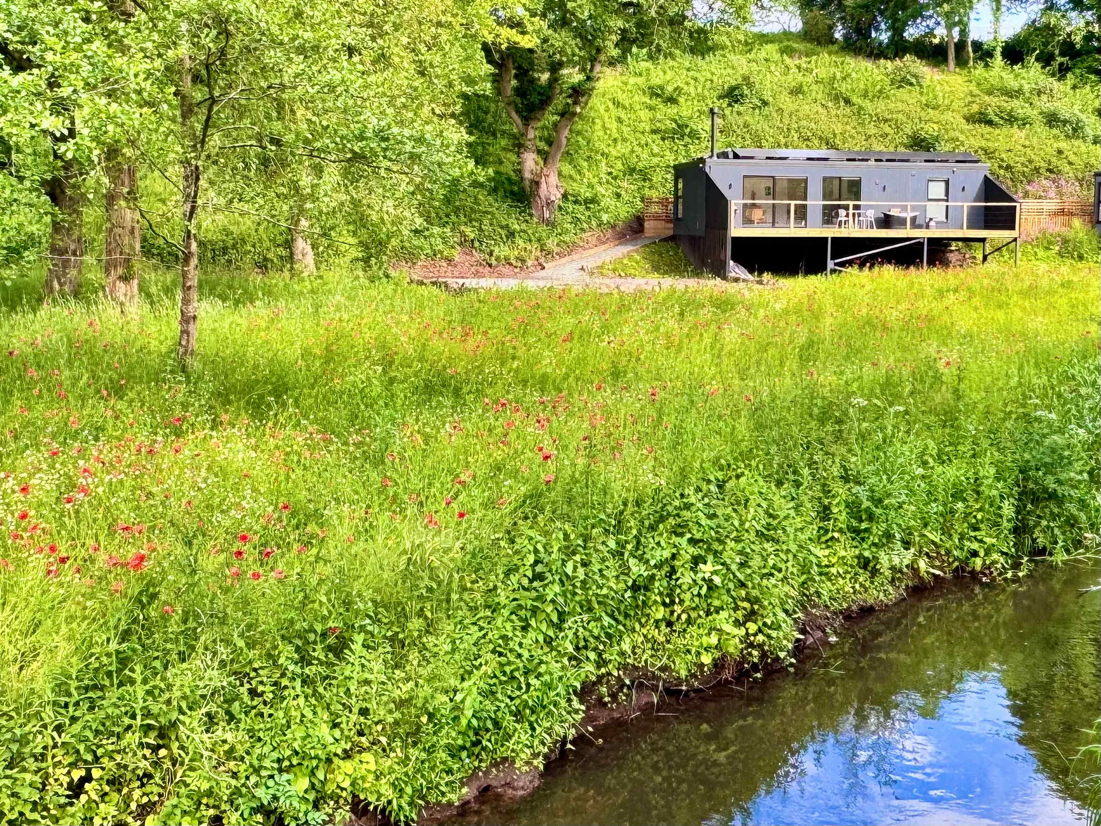 Eco Retreat with River Views in Shropshire