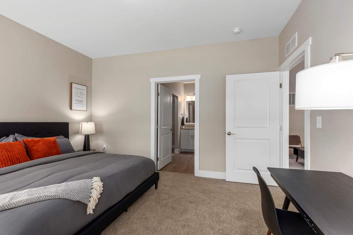 Modern 16BR 16BA Condos w Garage and Patio — Wyoming, MI — vacation rental