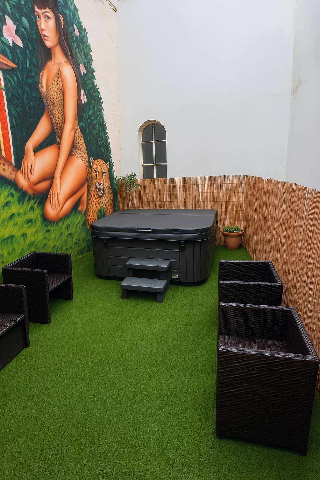 Hot Tub Hideaway - by Brighton Holiday Lets - Brighton Holiday Home - Image 8