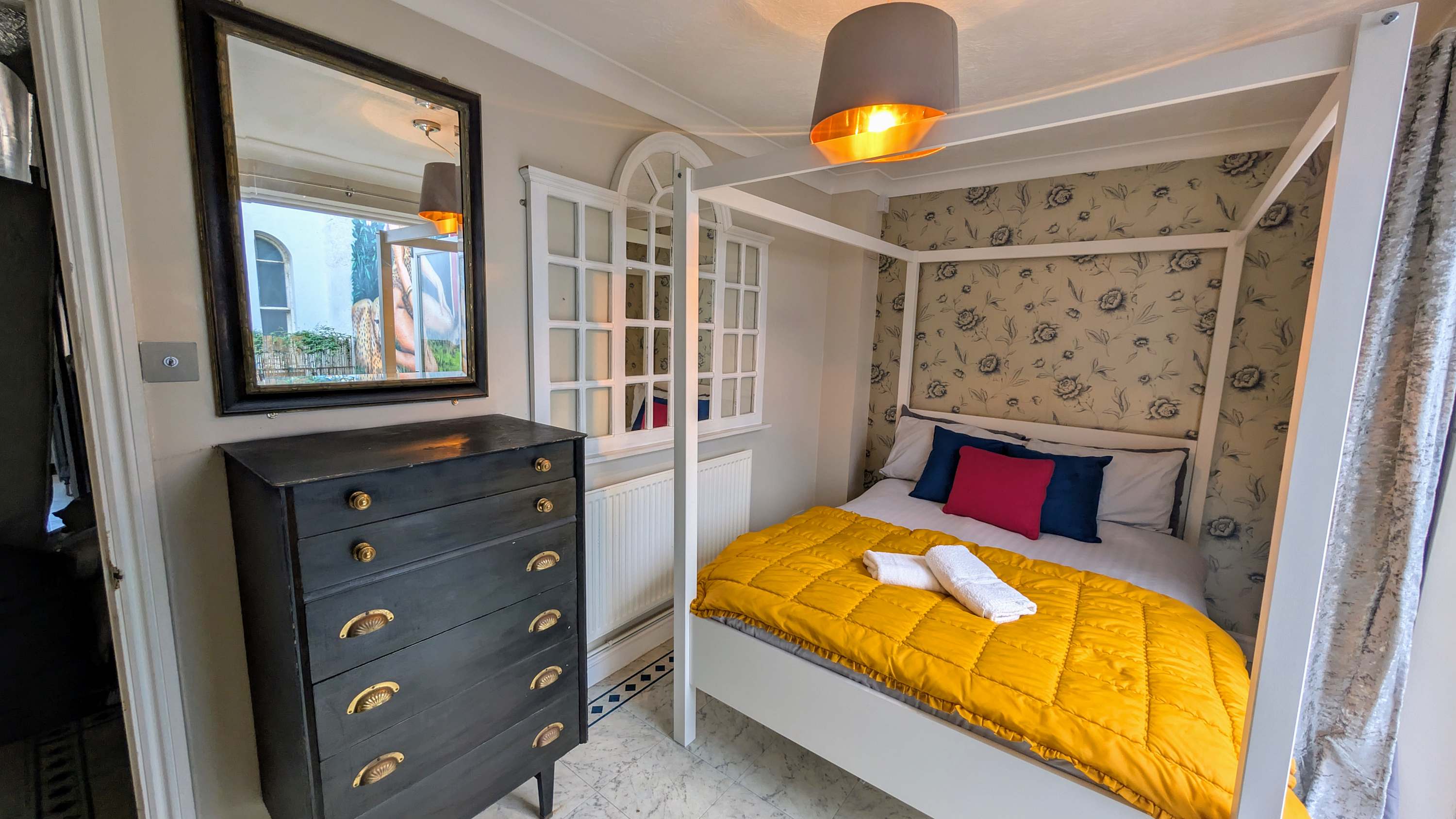 Hot Tub Hideaway - by Brighton Holiday Lets - Brighton Holiday Home - Image 13