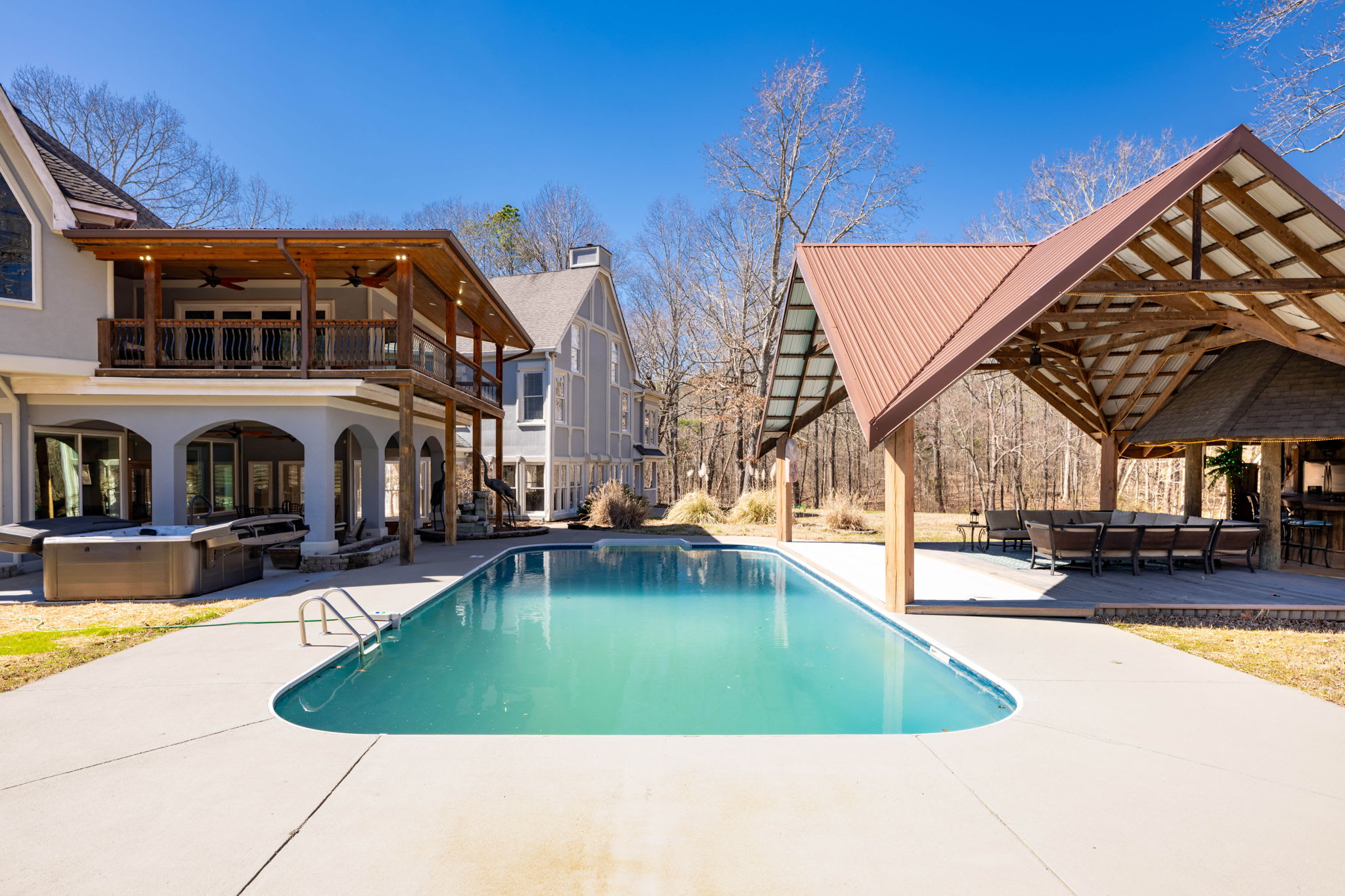 Sleeps 29~Pool~Tiki Bar~Hot Tub~Gym~Dogs Welcome! — McDonald, TN — vacation rental