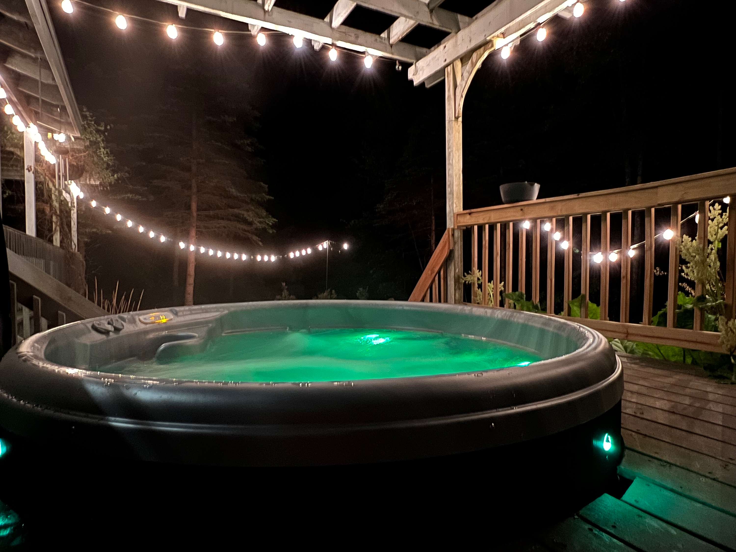 Designer Chalet with Hot Tub and Fire Pit