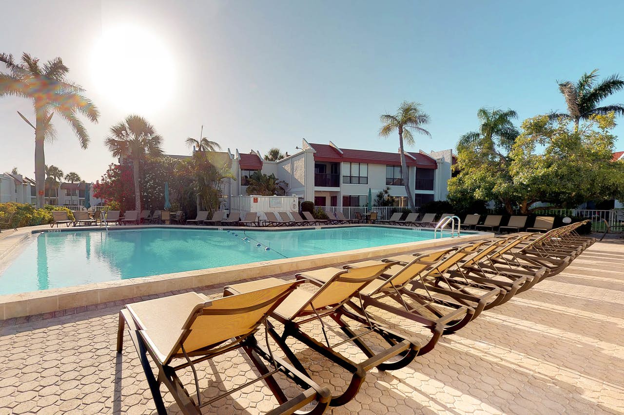 Dans Florida Condos Whispering Waves at Runaway Bay 5