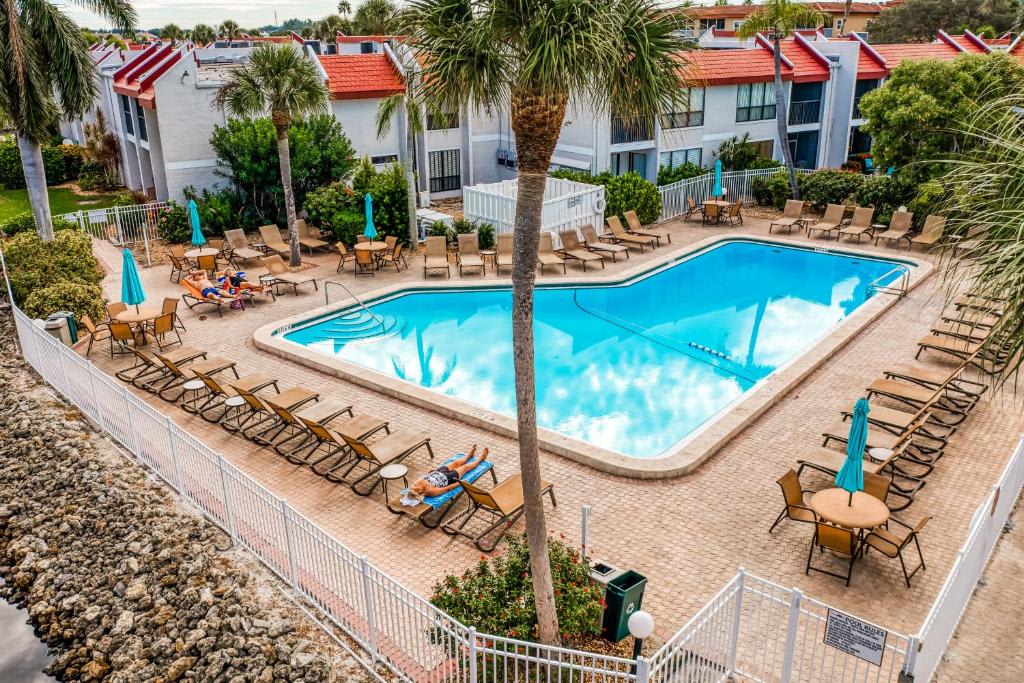 Dans Florida Condos Whispering Waves at Runaway Bay 2