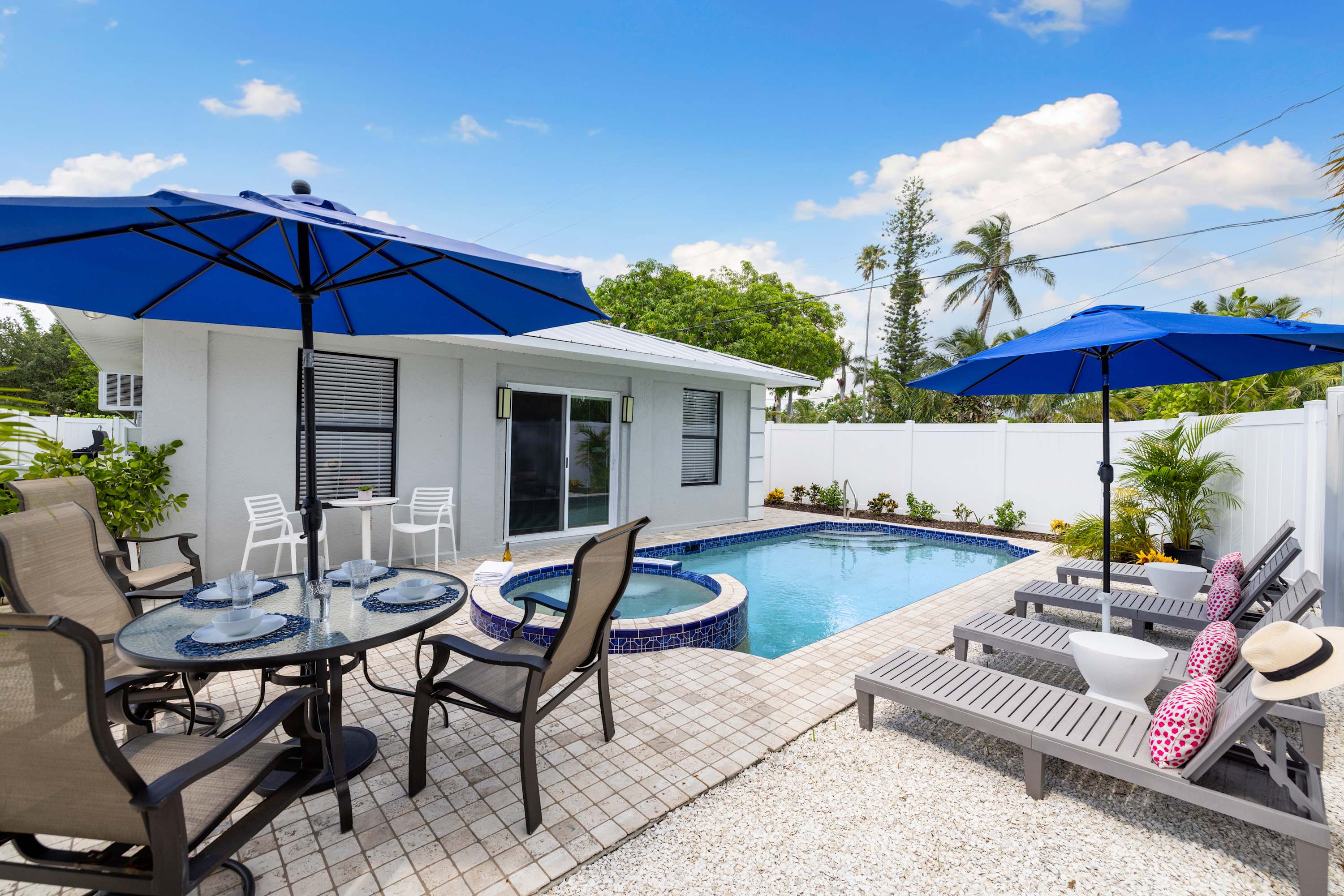 798 Barefoot Bungalow ·Heated Pool/Spa· Bike2Beach — Naples, FL — vacation rental