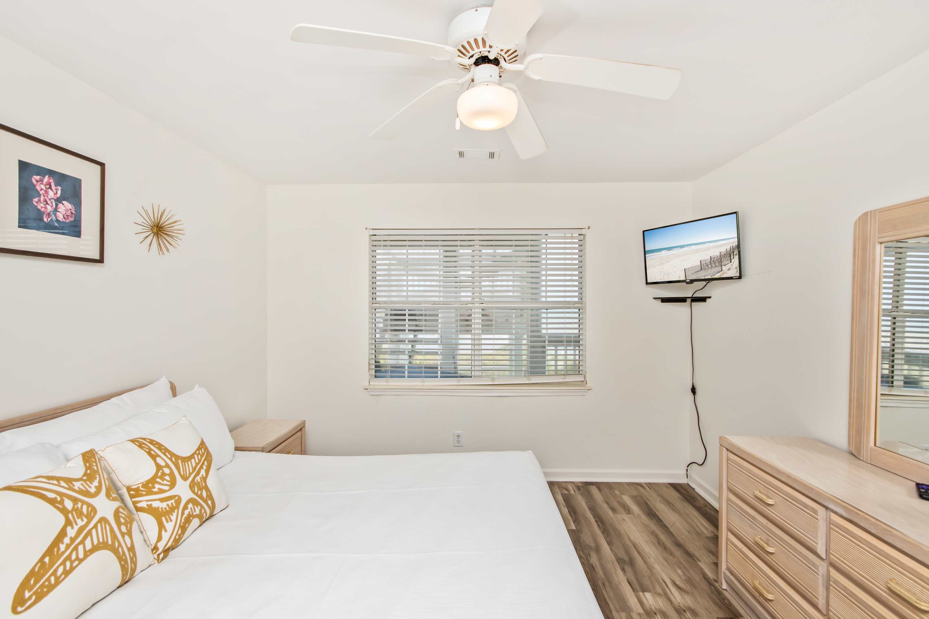The ideal end to your Myrtle Beach day—curl up with your favorite show in bed.
