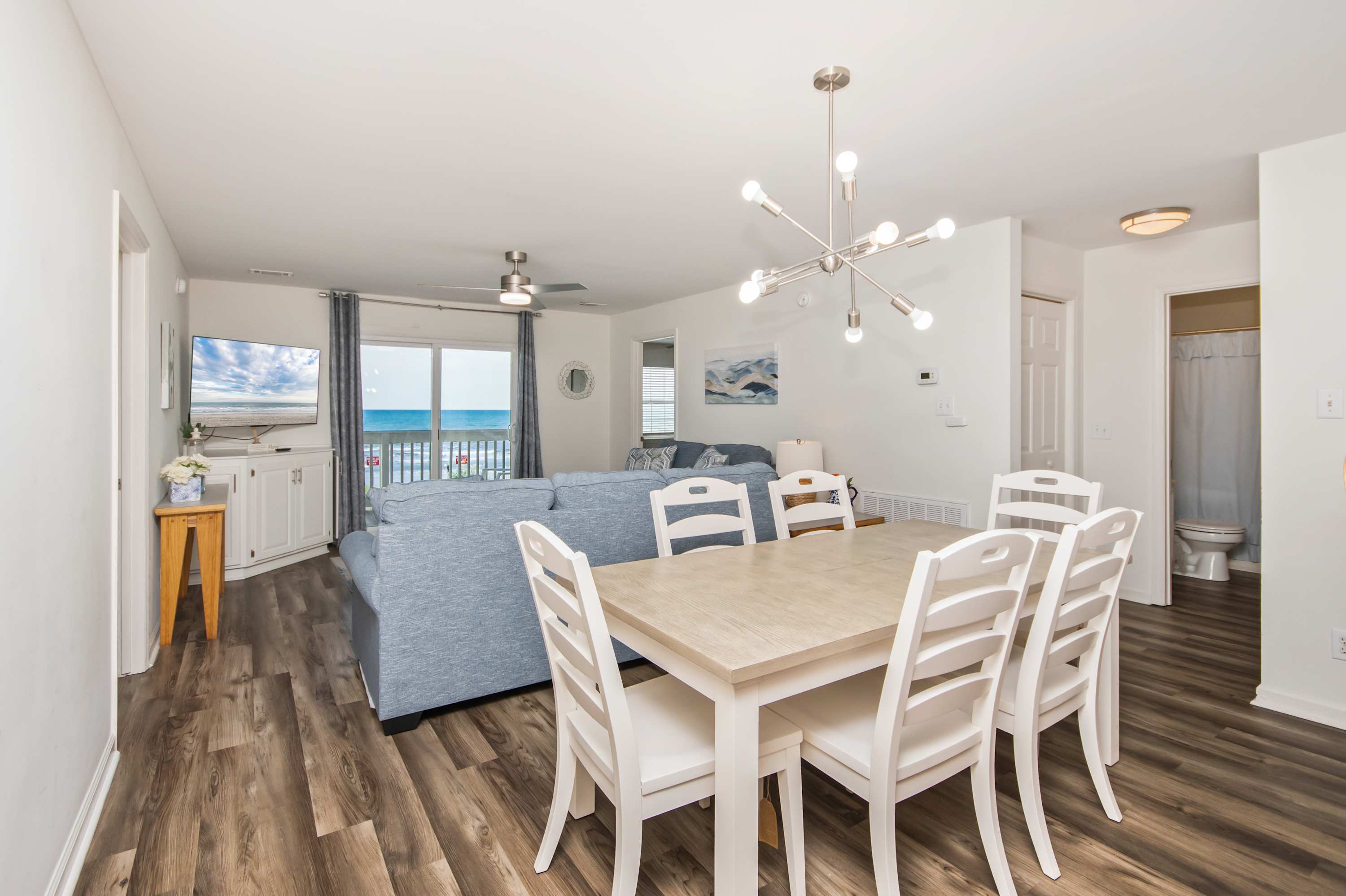 A relaxing spot to dine, laugh, and make vacation memories.
