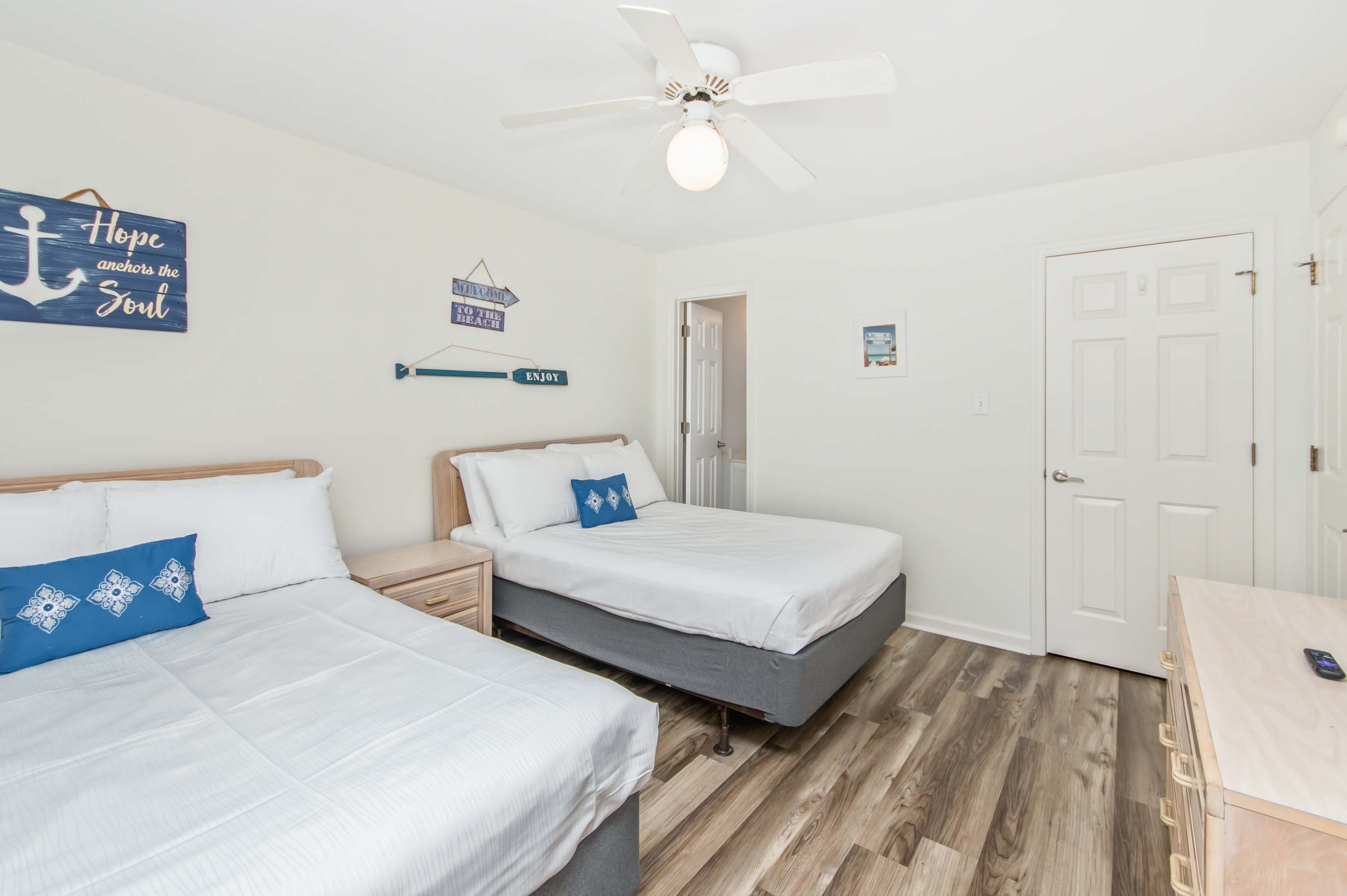 The ideal end to your Myrtle Beach day—curl up with your favorite show in bed.
