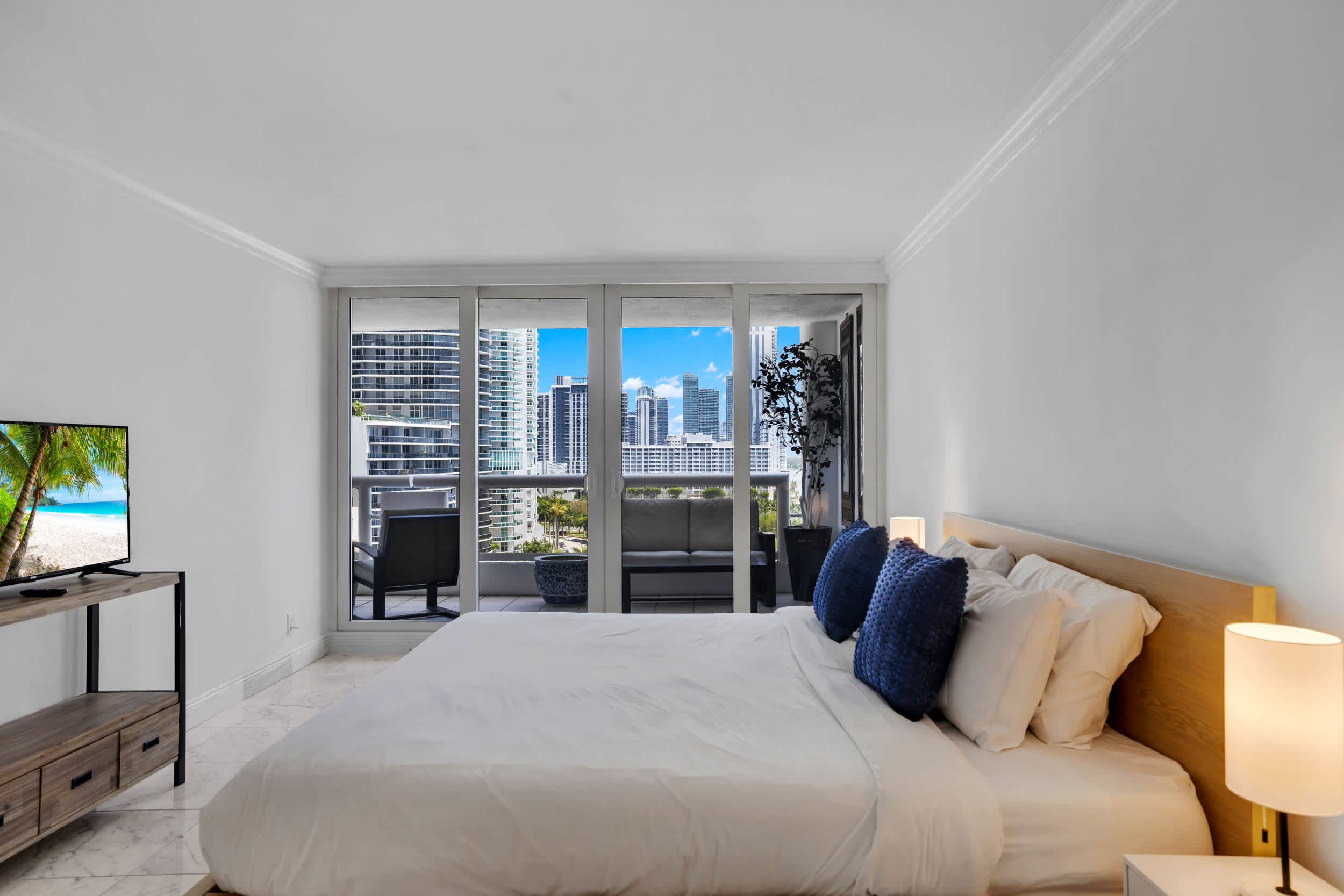 Biscayne Bayviews | Ideal Long-Term 1BR | StayCozy