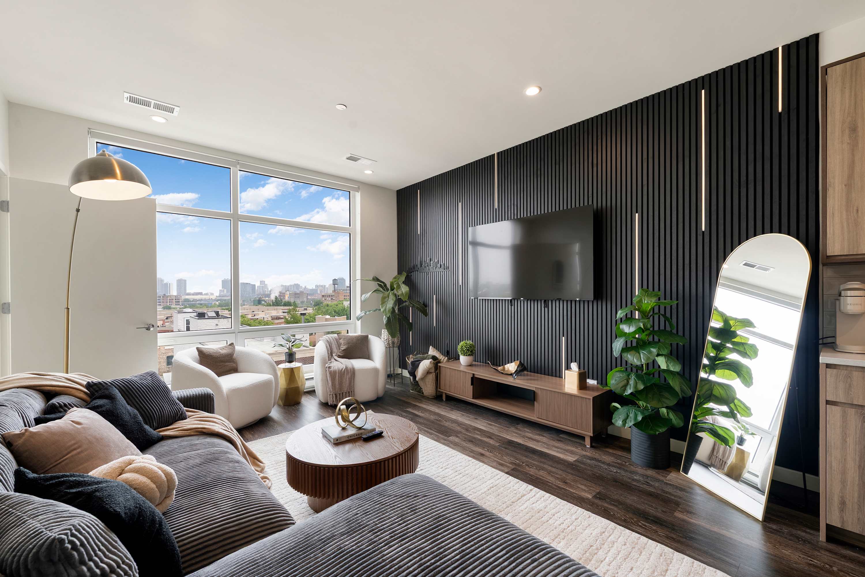 Downtown Chicago Retreat 2BD 2BA Views Gym Rooftop โ Chicago, IL โ vacation rental