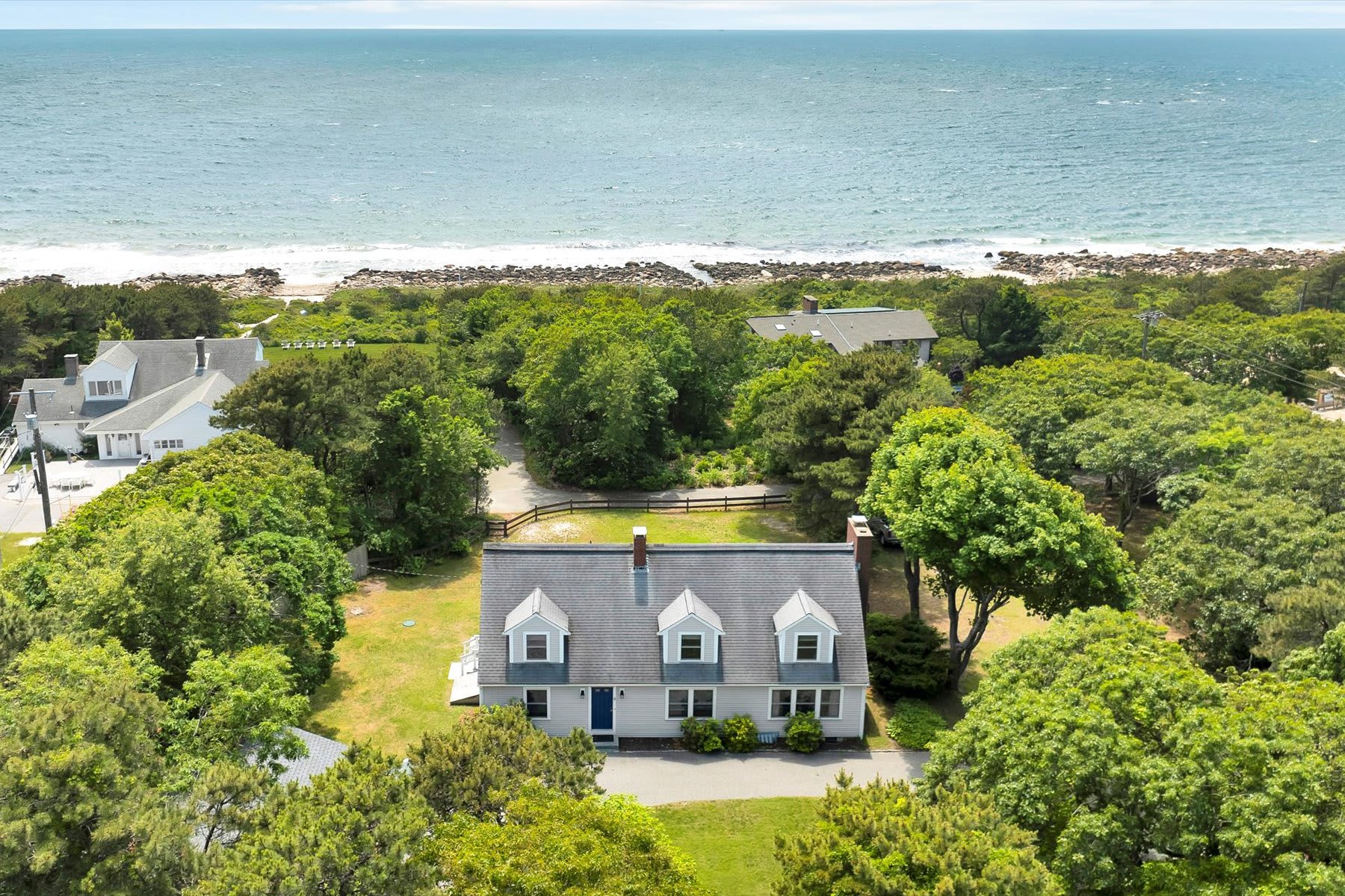 Scraggy Neck 5-Bed Retreat, Fenced Yard with Deck , Sleeps 10, Dog-Friendly, Grill, Community Boat Ramp & Playground, Scenic Loop for Walking and Biking, Perfect Vacation Getaway, 24 Hour Hospitality — Cataumet, MA — vacation rental