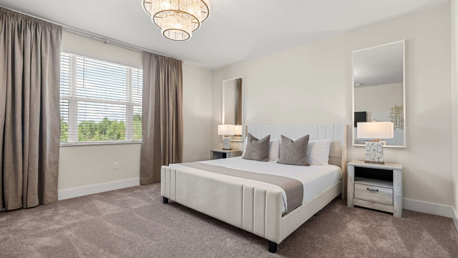 Spacious King Bedroom with En-suite Bathroom