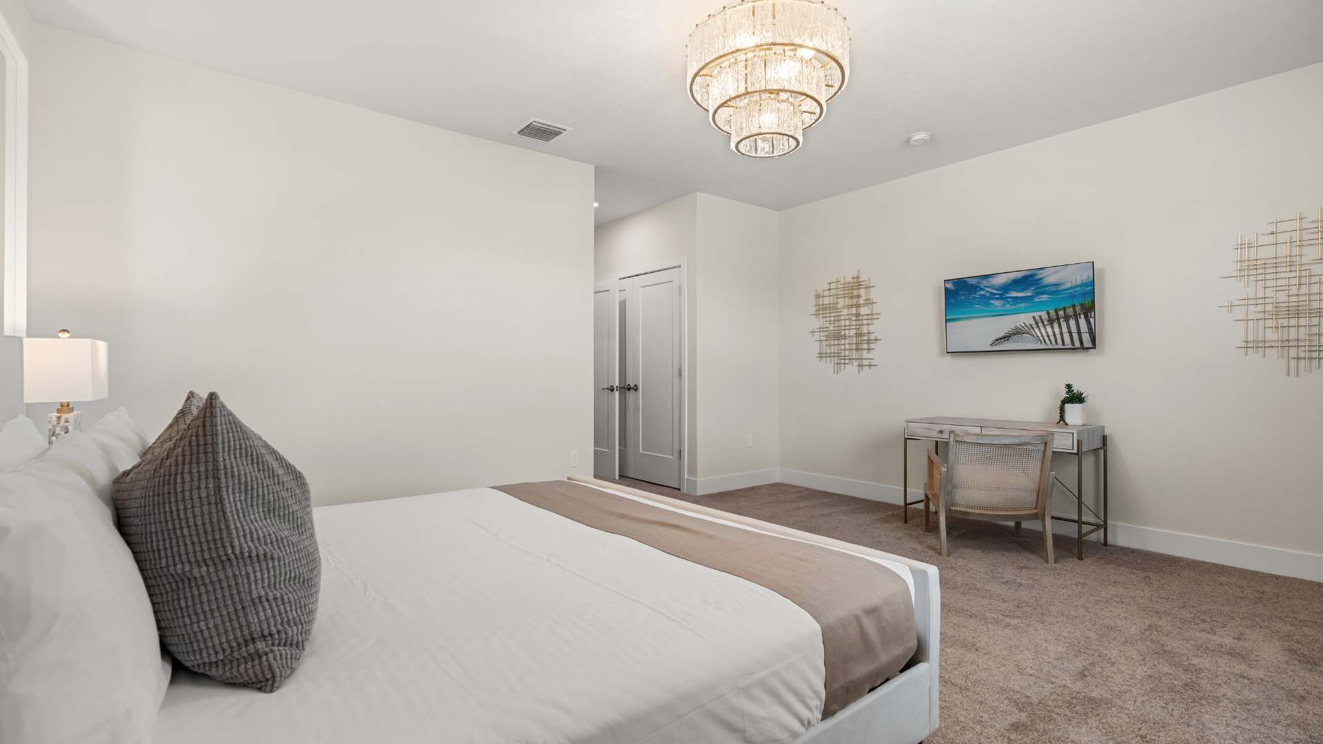 Spacious King Bedroom with En-suite Bathroom