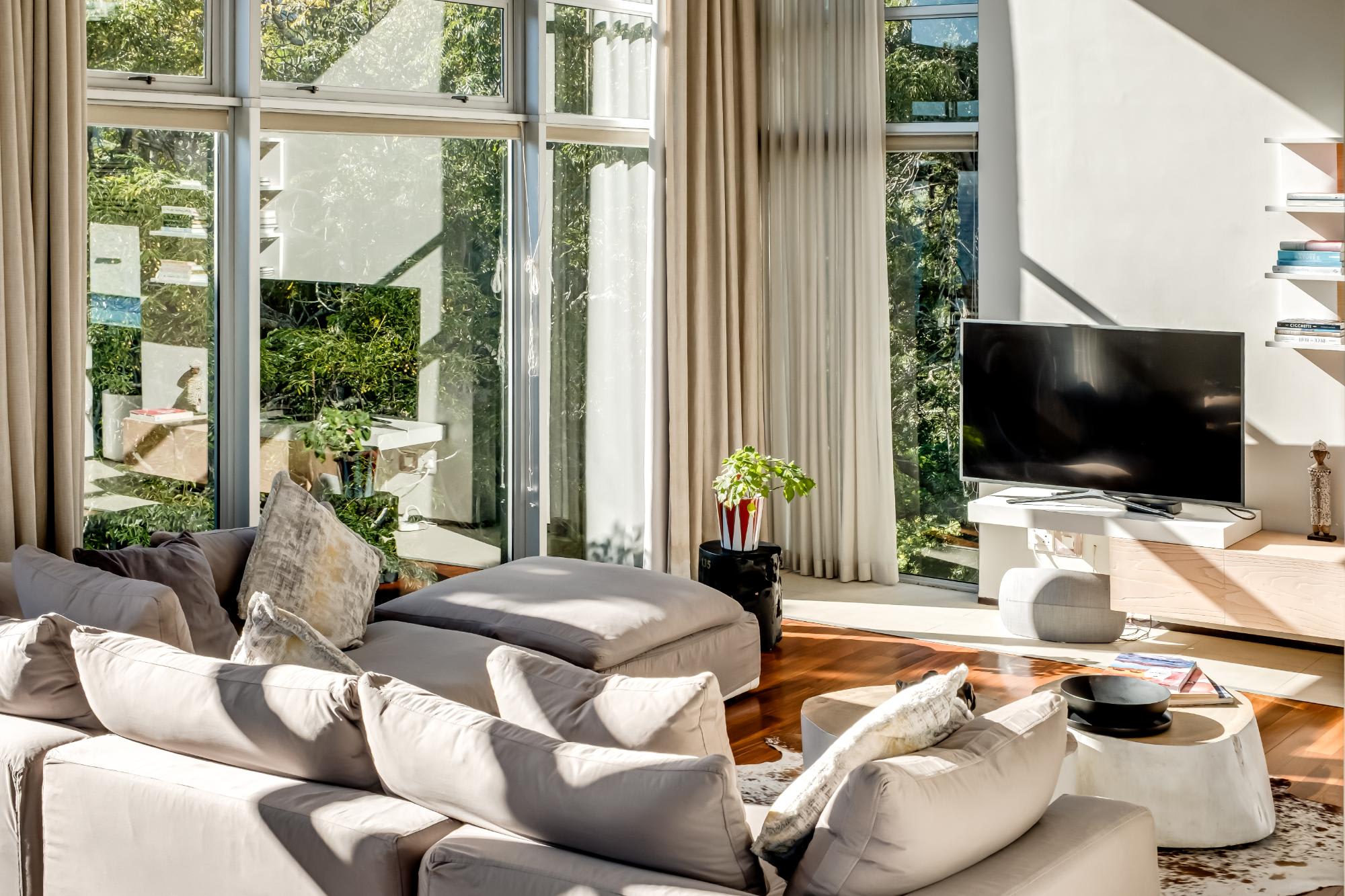 Sea View 3bed Apt w Pool near Beaches Glen Sunsets 9