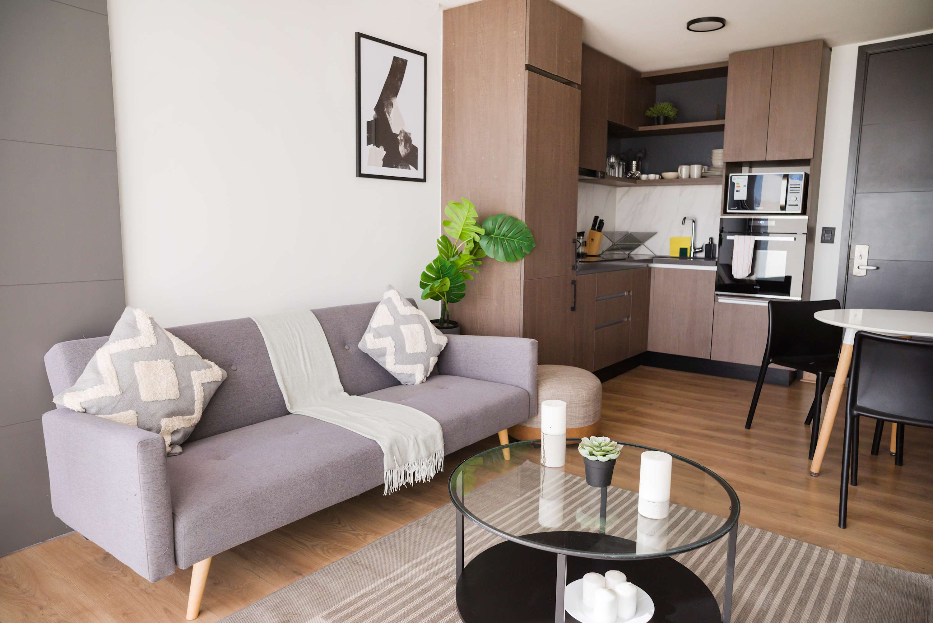 Cozy modern living space with stylish decor and a fully equipped kitchen, perfect for a relaxing stay.