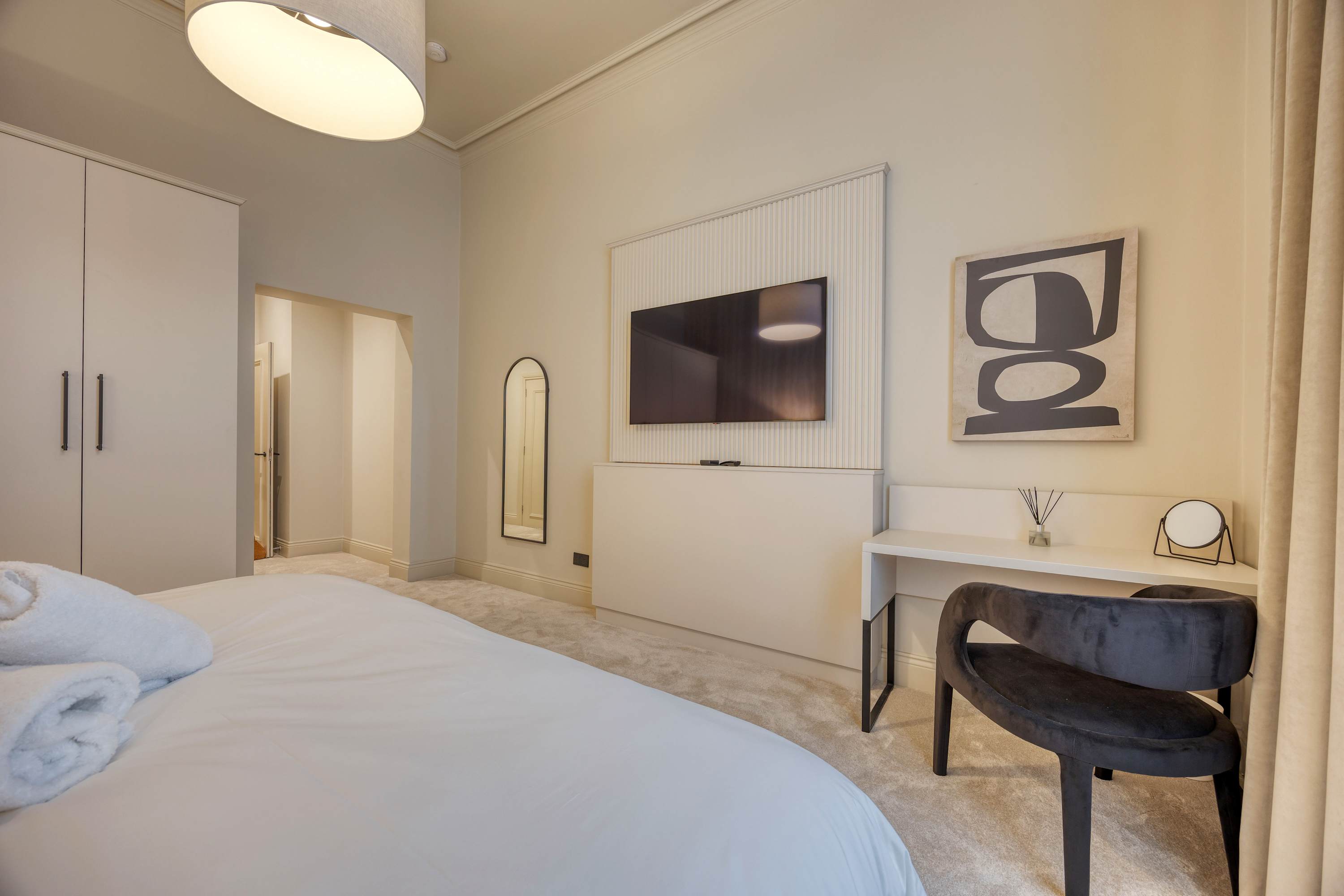 The Townhouse - By Unloch in Saint Vincent Street 223 G2 5QY - Property image 3 - VivreStays