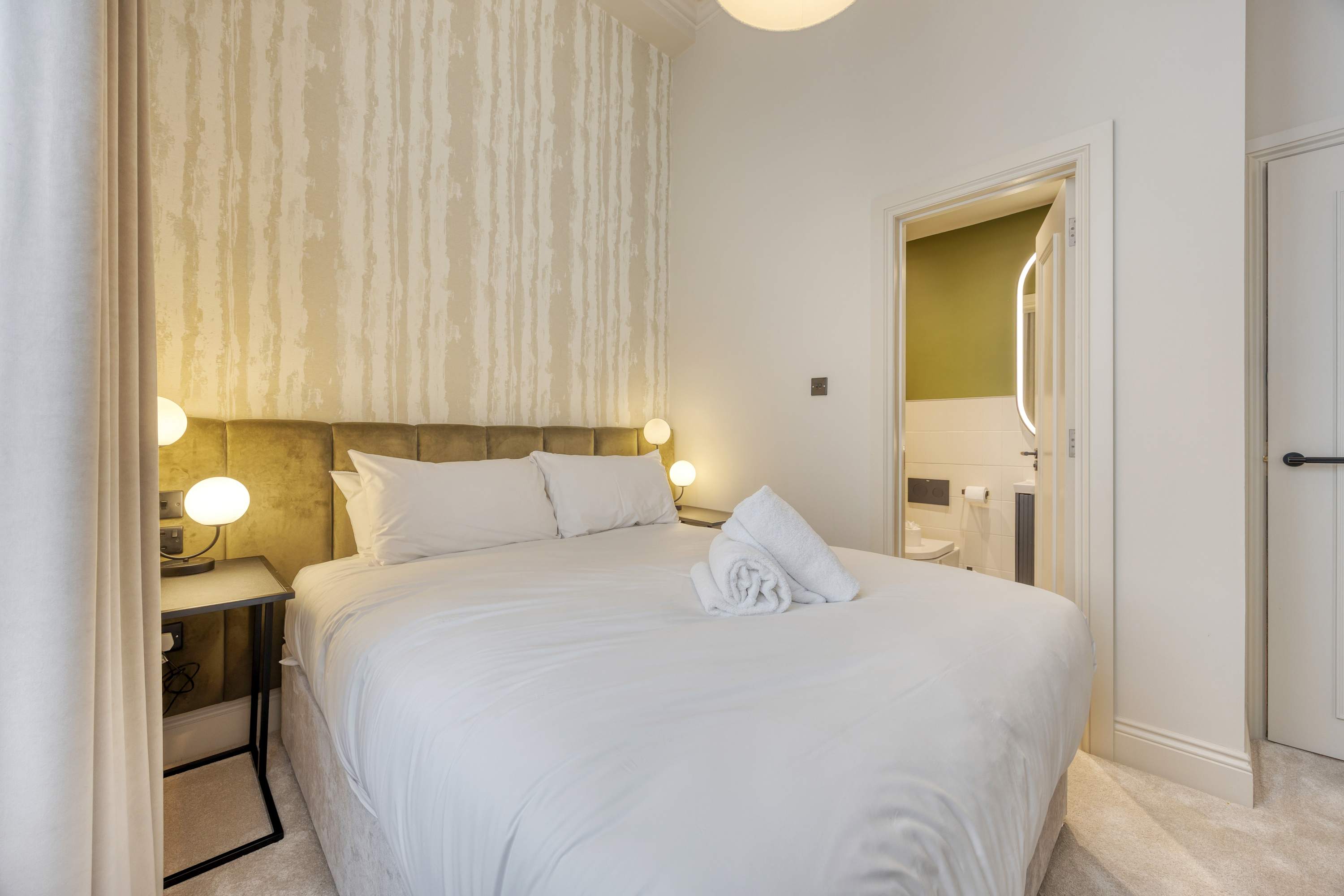 The Townhouse - By Unloch in Saint Vincent Street 223 G2 5QY - Property image 33 - VivreStays
