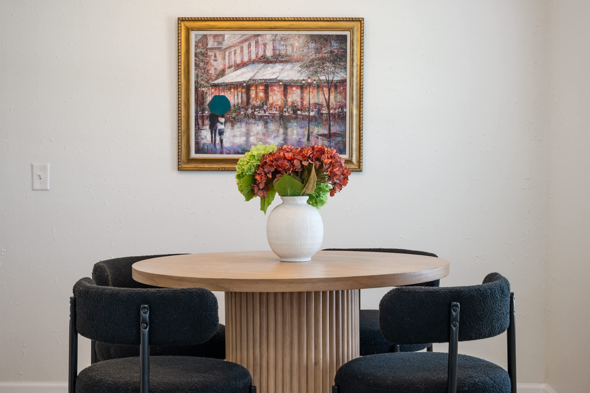 Cozy home w/full kitchen & workspace