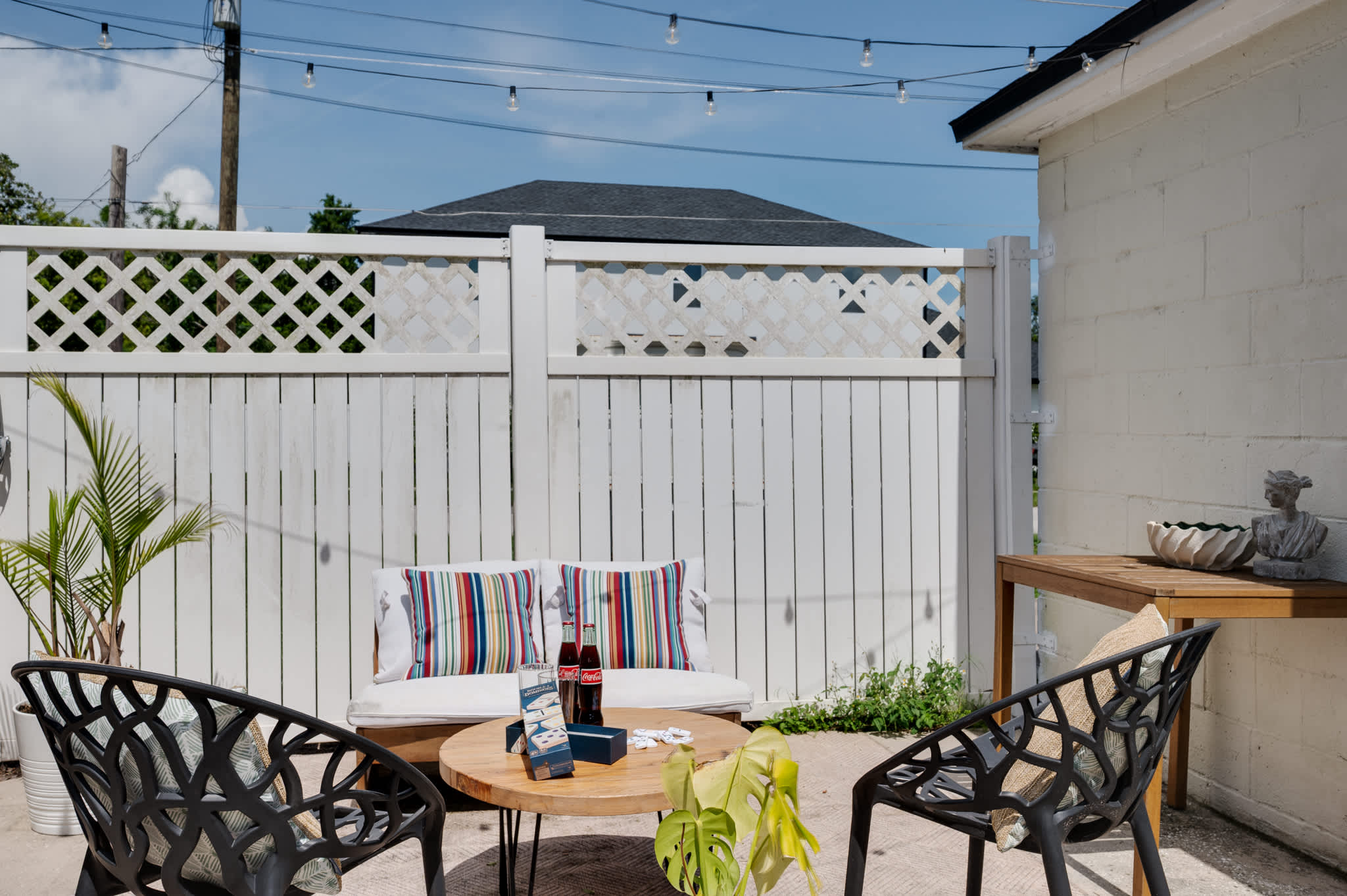 Cozy home w/full kitchen & workspace